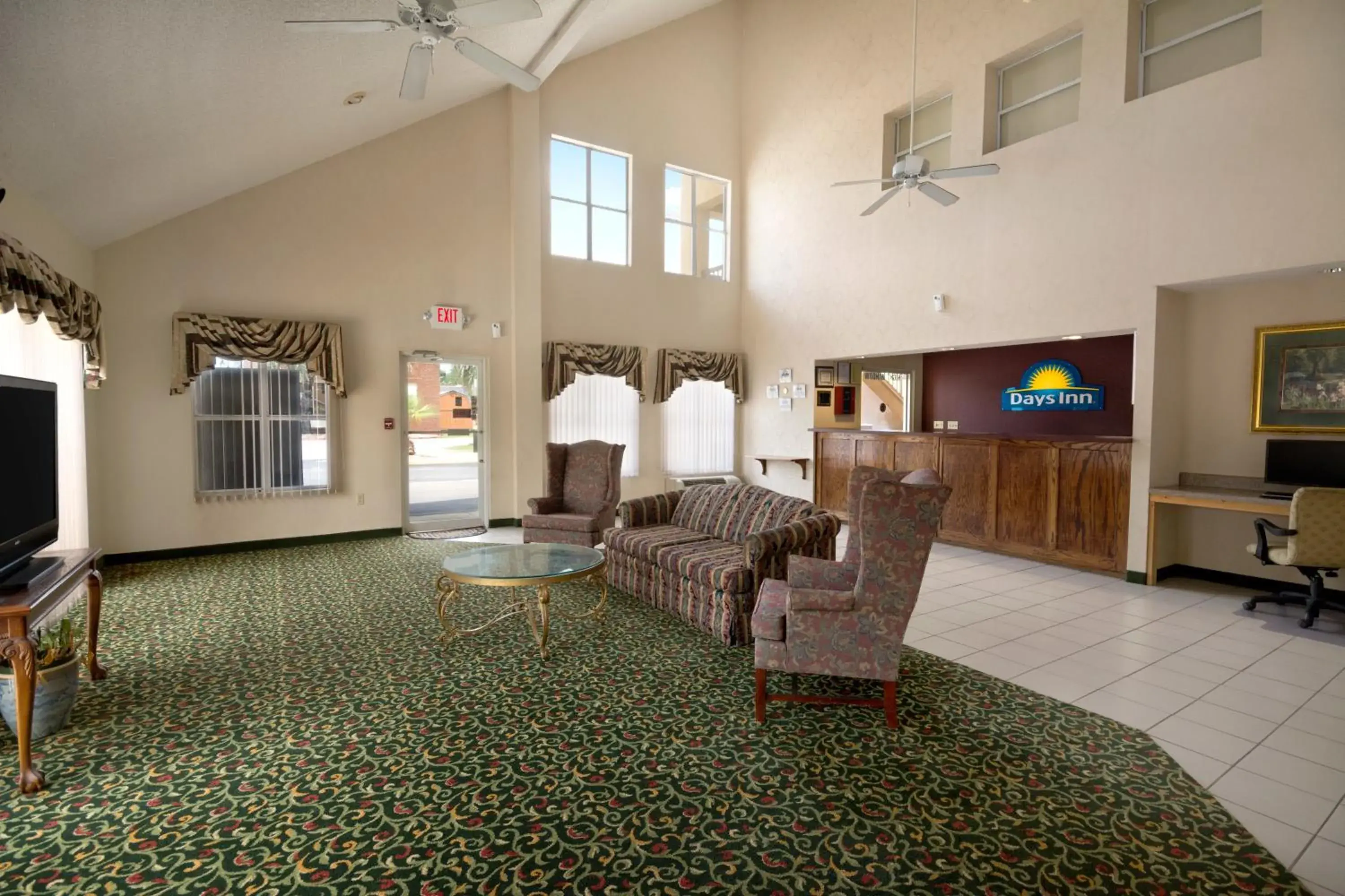 Lobby or reception in Days Inn by Wyndham Alma Lobby or reception in Days Inn by Wyndham Alma