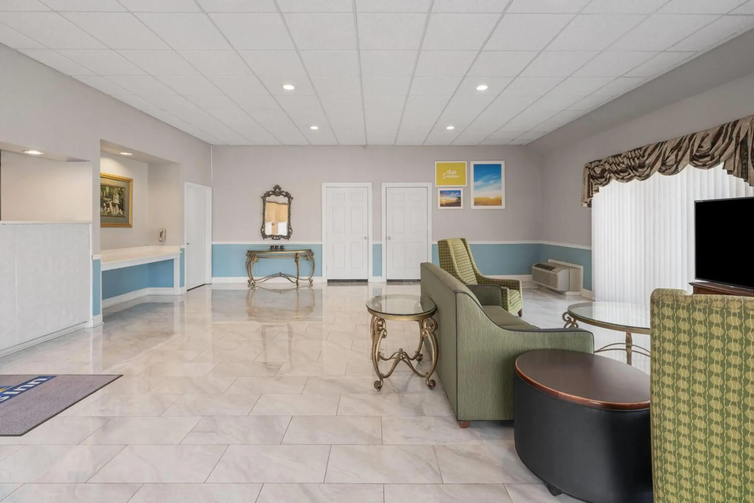 Lobby or reception in Days Inn by Wyndham Alma Lobby or reception in Days Inn by Wyndham Alma