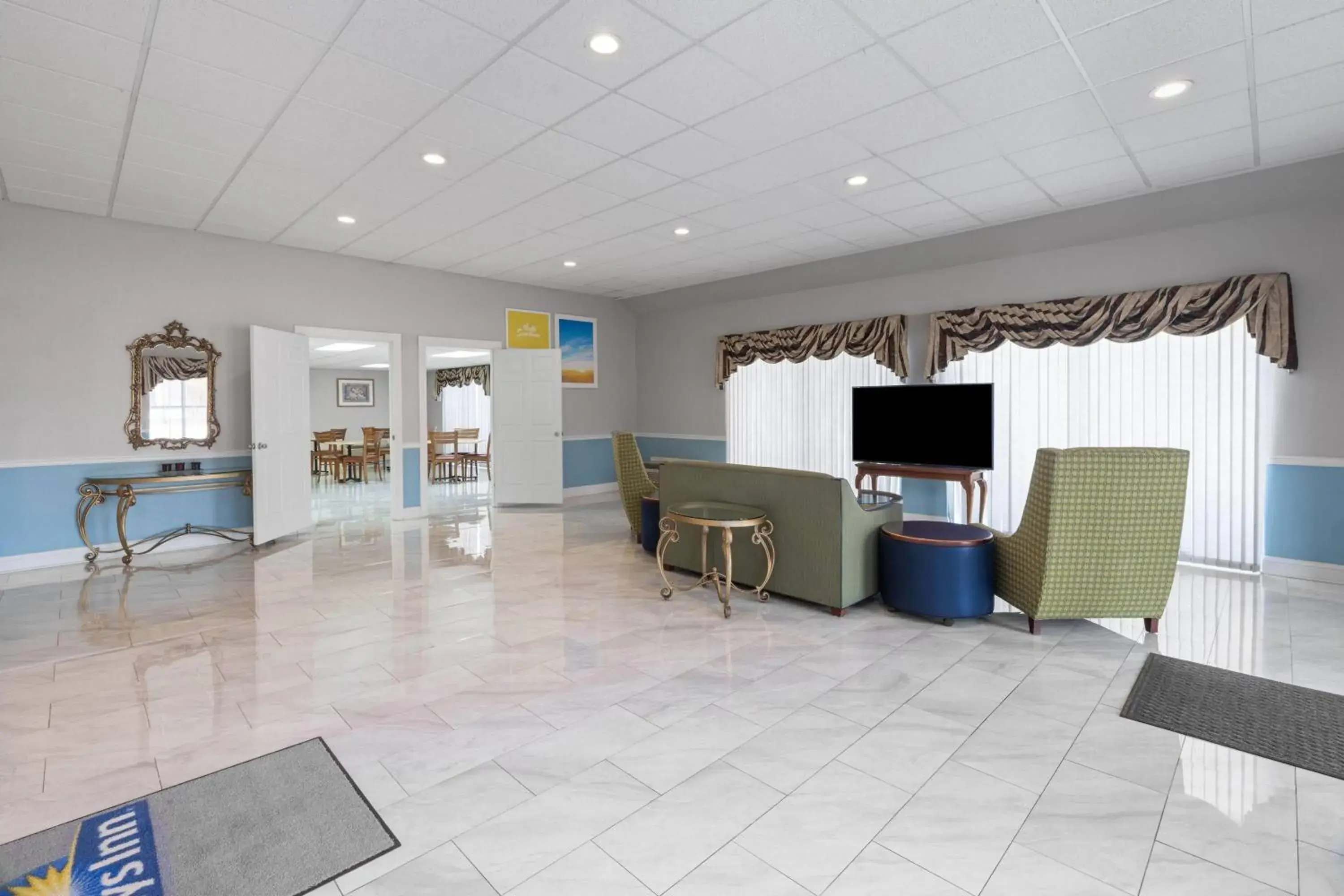 Lobby or reception in Days Inn by Wyndham Alma Lobby or reception in Days Inn by Wyndham Alma