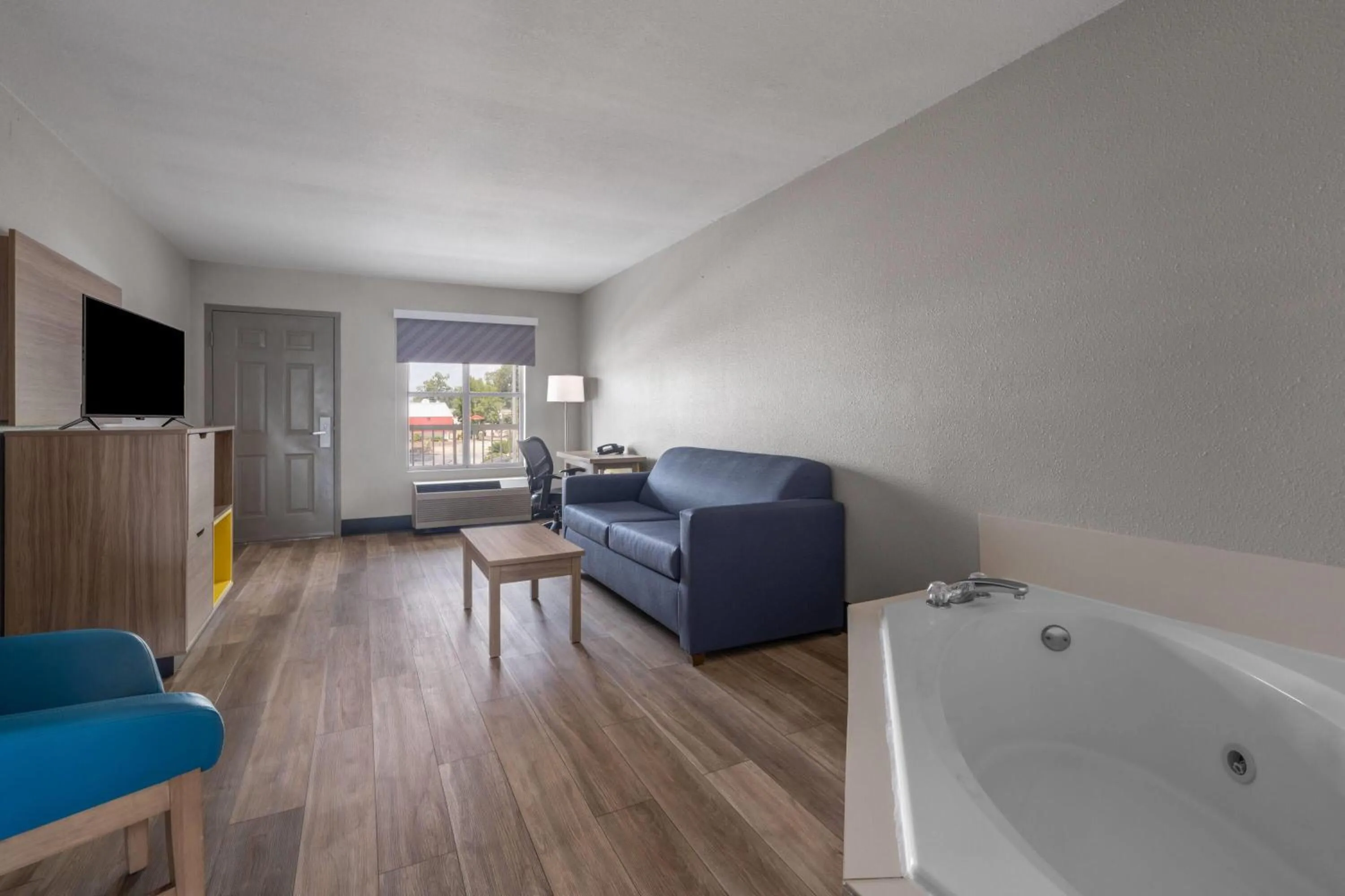 Bath in Days Inn by Wyndham Alma
