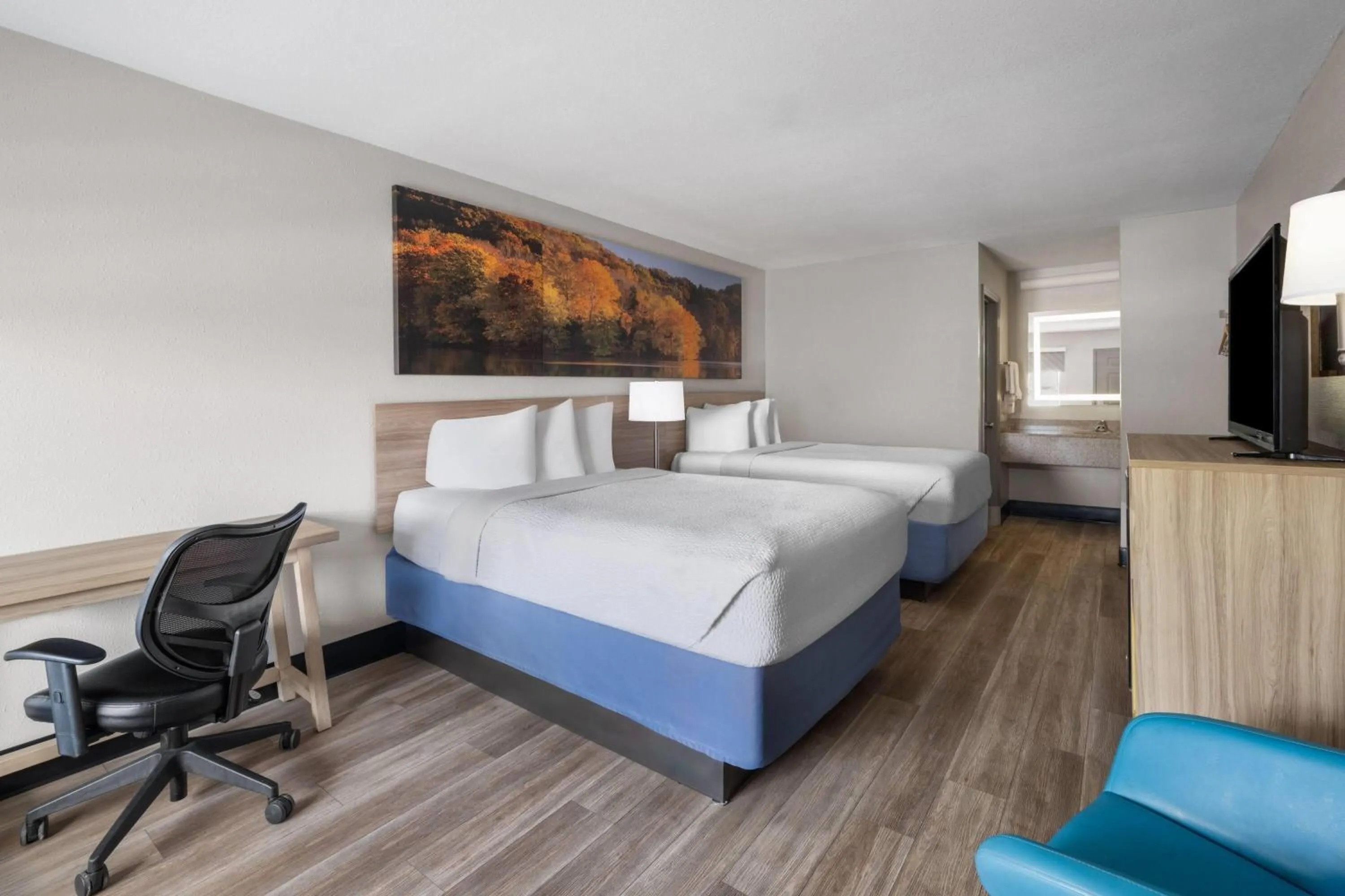 Photo of the whole room, Bed in Days Inn by Wyndham Alma