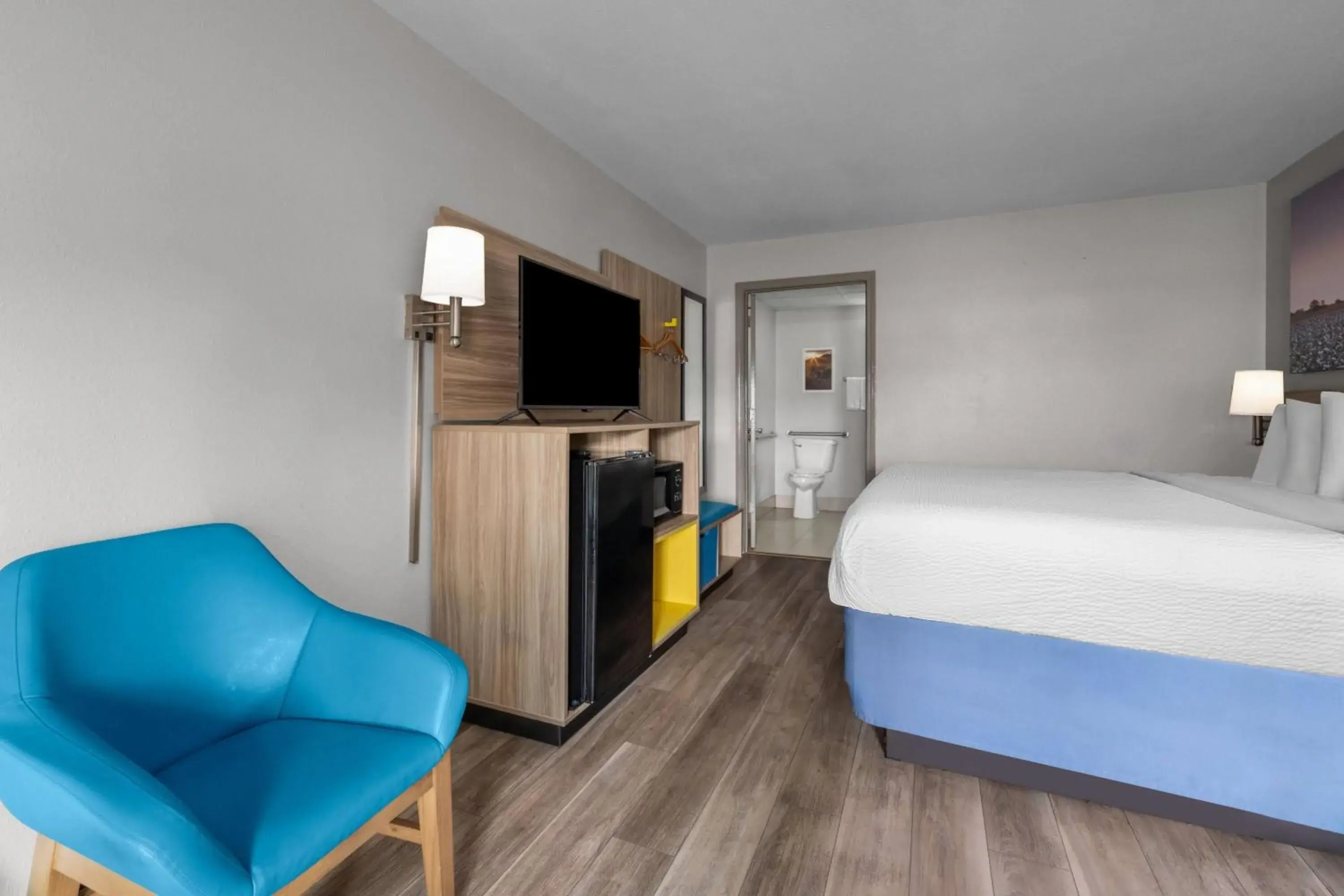 Photo of the whole room, Bed in Days Inn by Wyndham Alma Photo of the whole room, Bed in Days Inn by Wyndham Alma