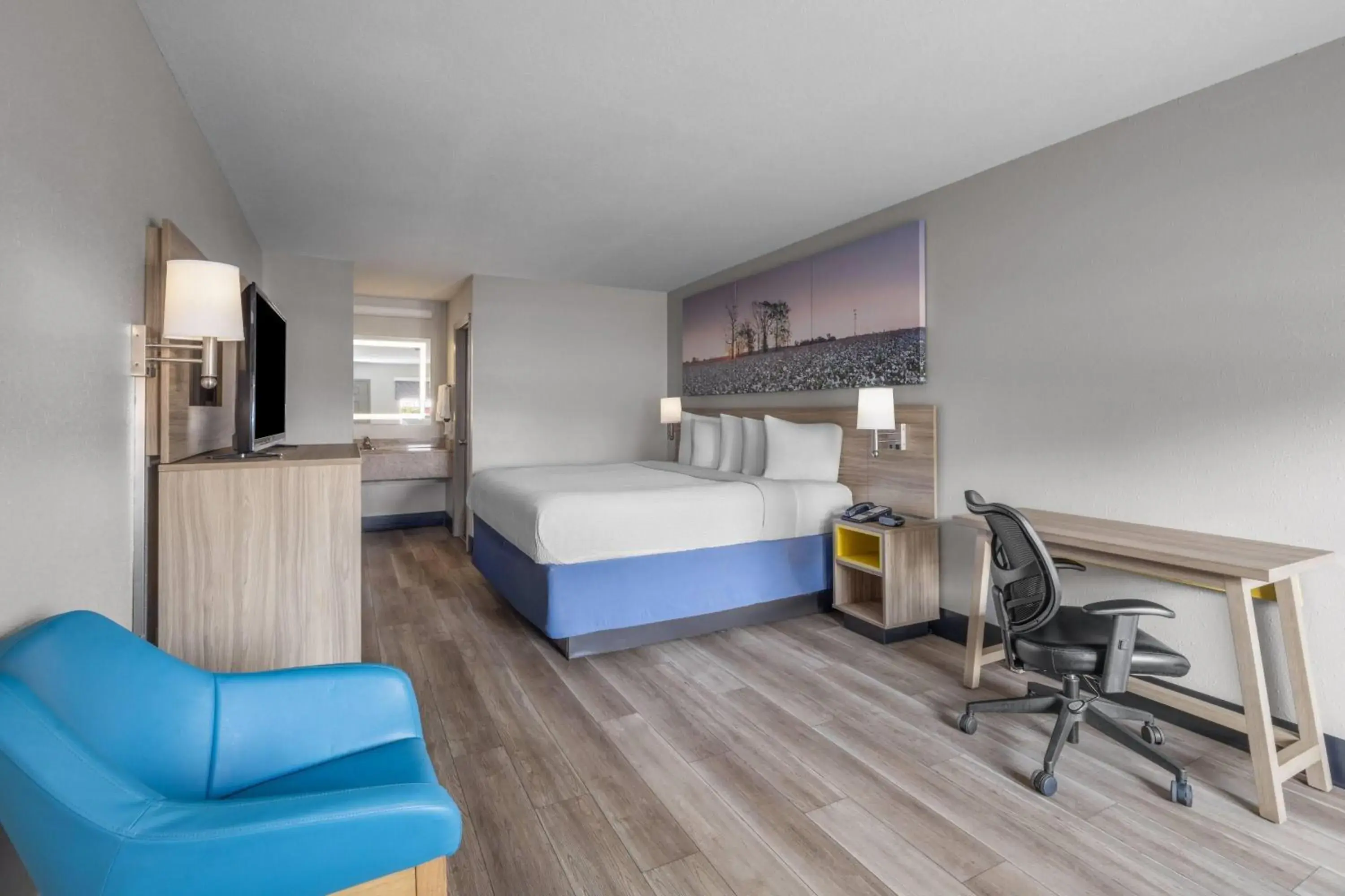 Photo of the whole room, Bed in Days Inn by Wyndham Alma Photo of the whole room, Bed in Days Inn by Wyndham Alma