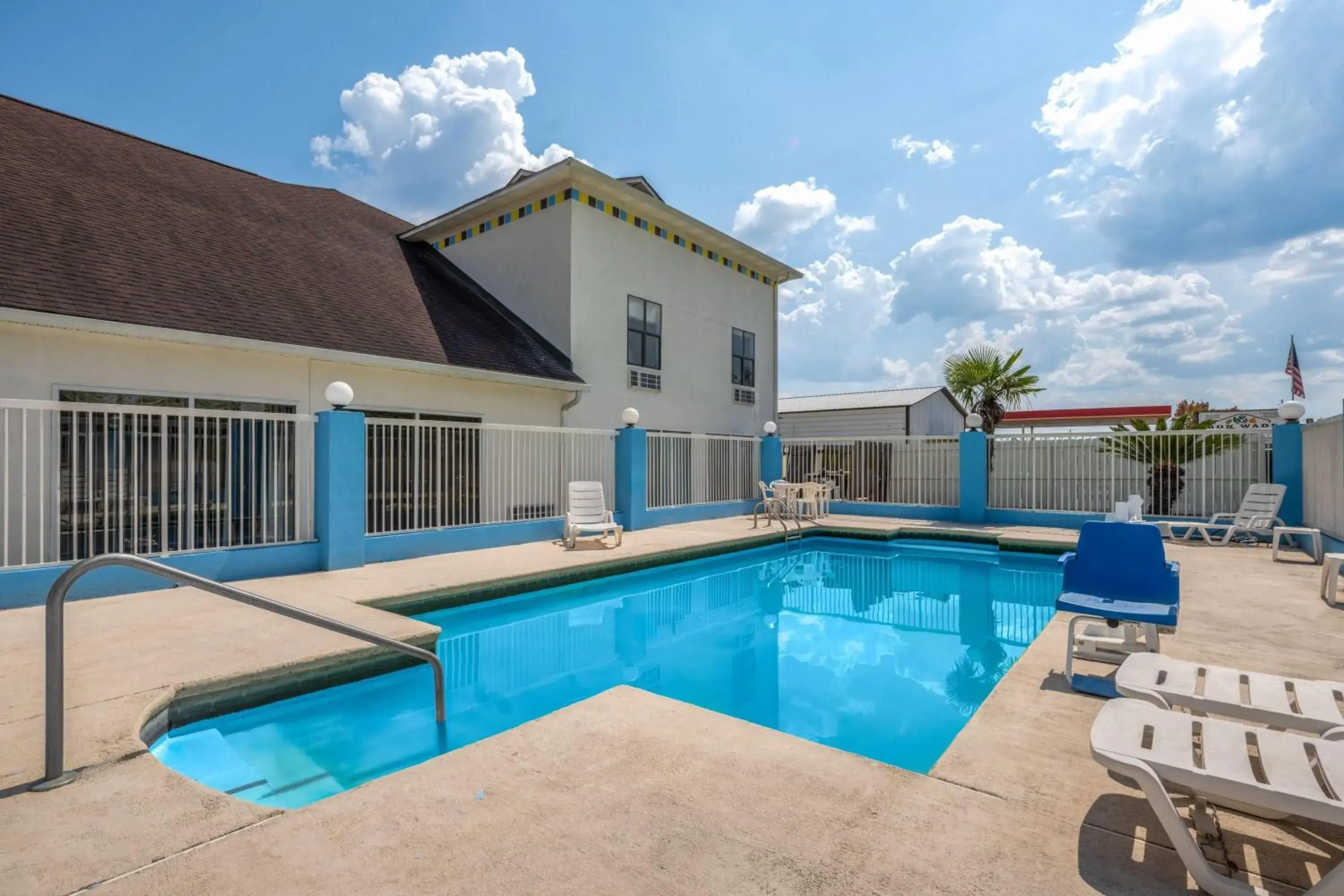 Swimming pool in Days Inn by Wyndham Alma Swimming pool in Days Inn by Wyndham Alma