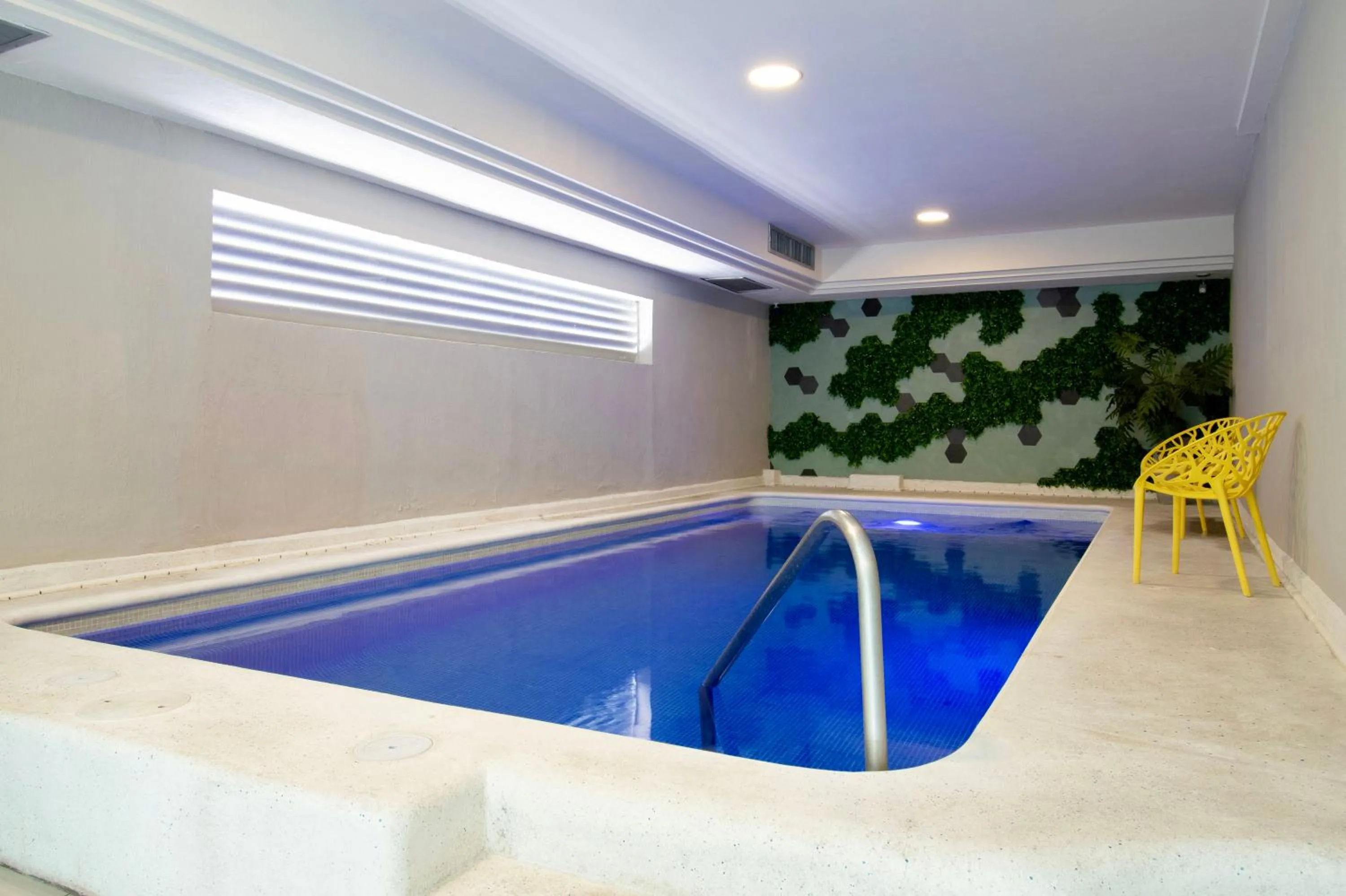 Swimming pool in Hotel Plaza Diana