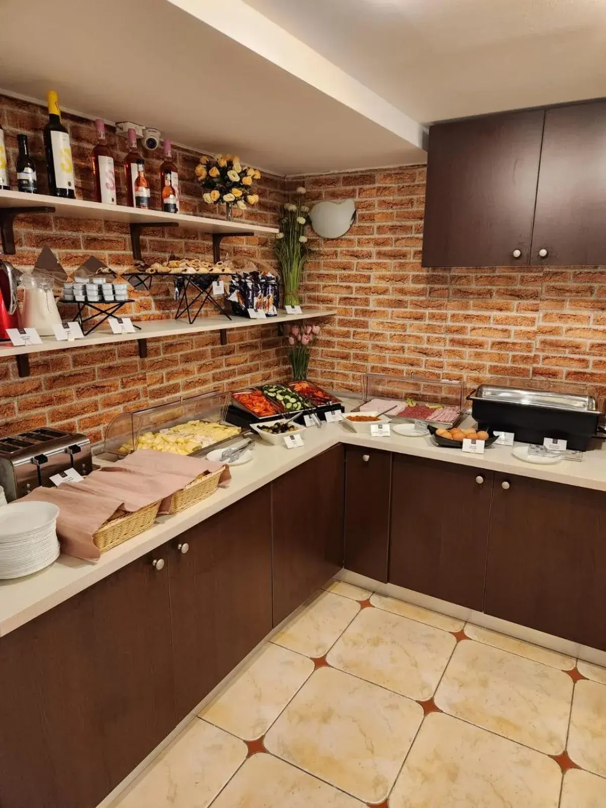 Breakfast in Elizeu Hotel Breakfast in Elizeu Hotel