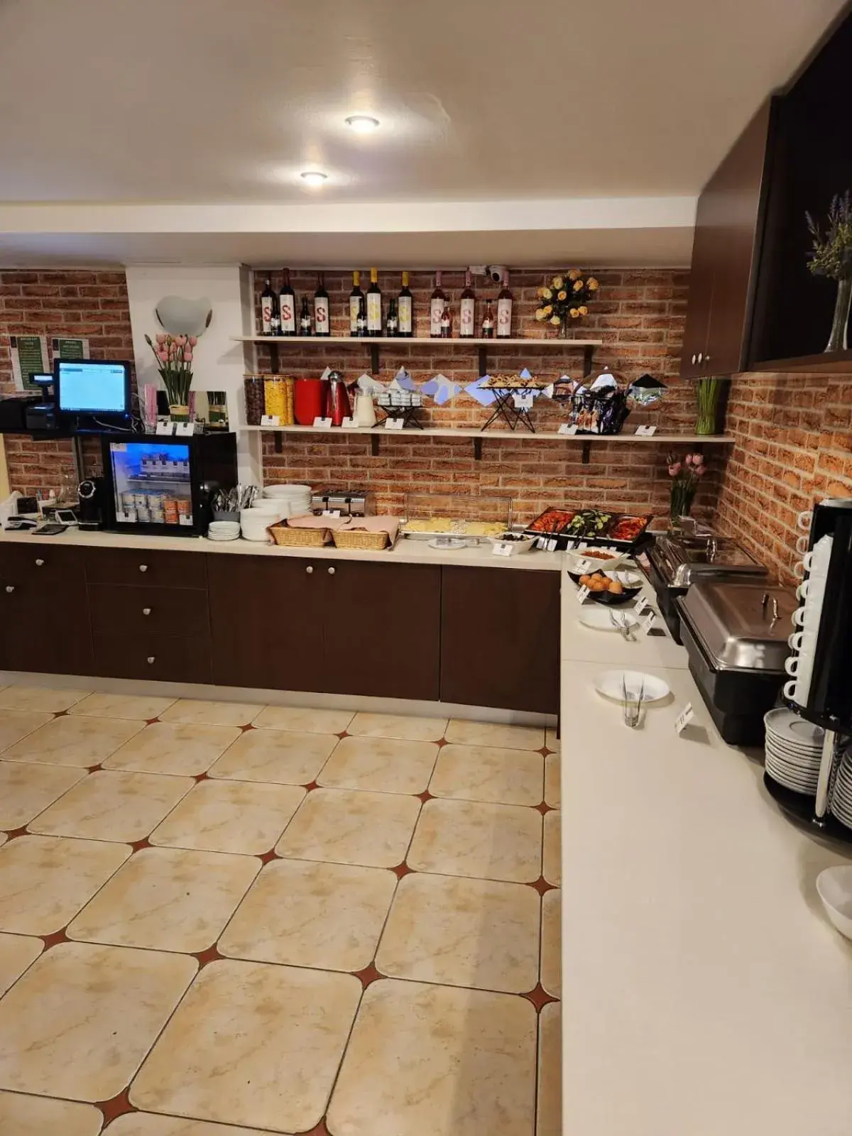 Breakfast in Elizeu Hotel Breakfast in Elizeu Hotel