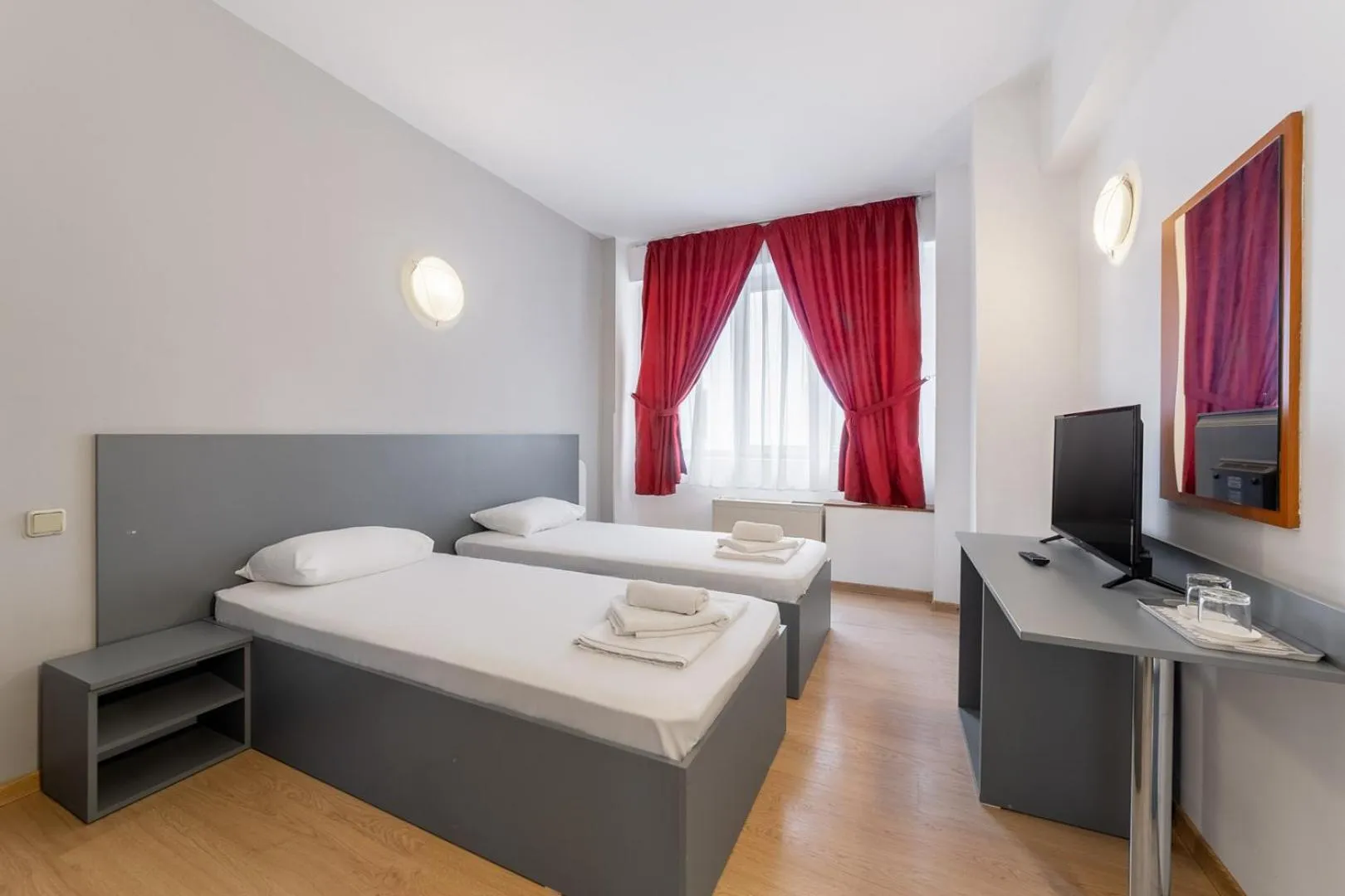 Photo of the whole room, Bed in Elizeu Hotel