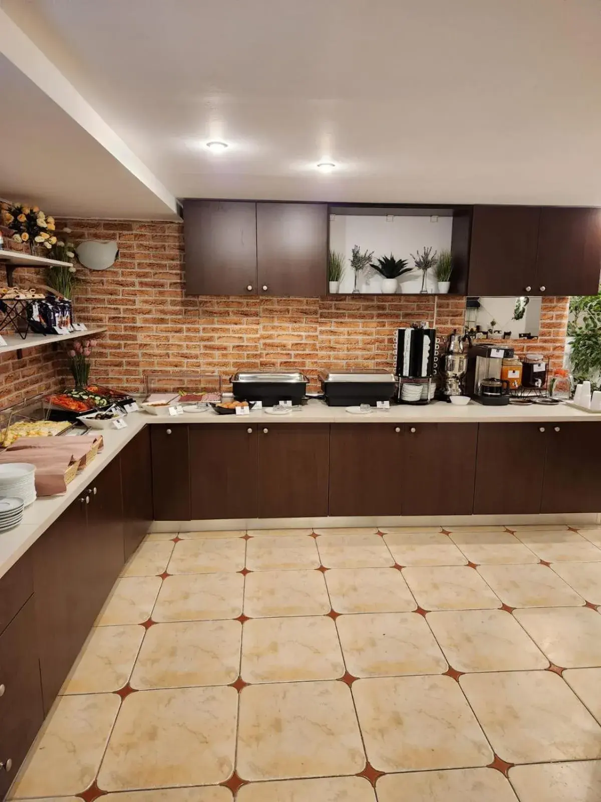 Breakfast in Elizeu Hotel Breakfast in Elizeu Hotel