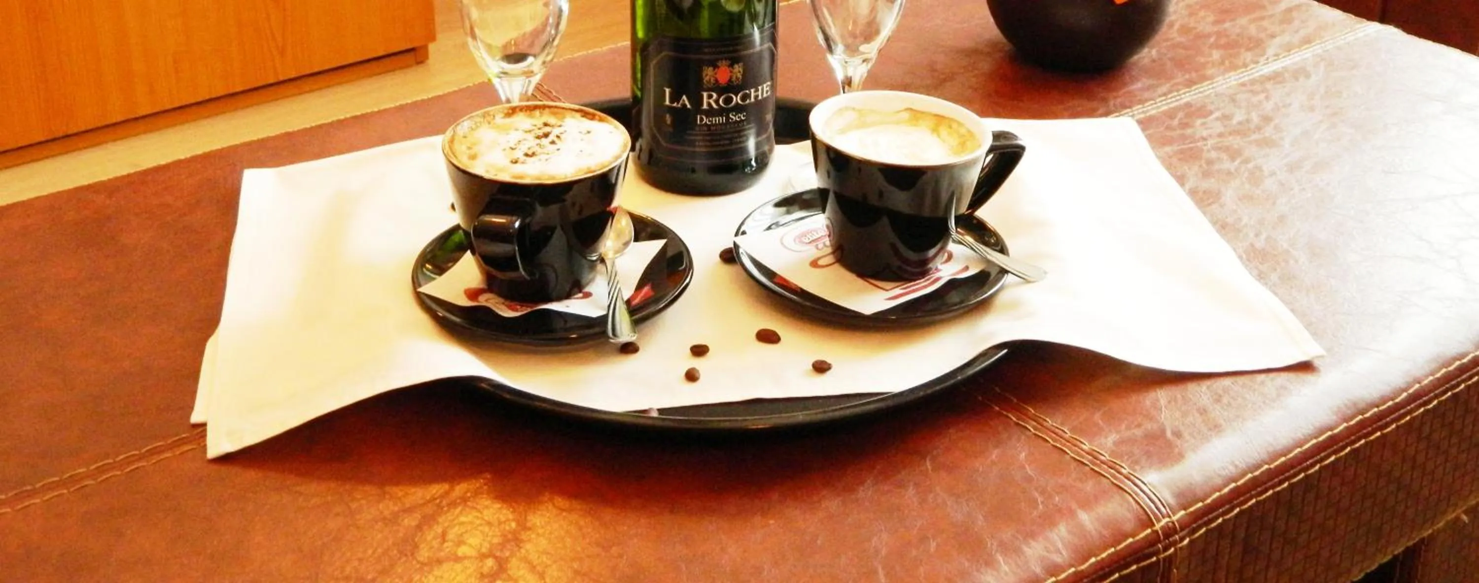 Coffee/tea facilities in Elizeu Hotel