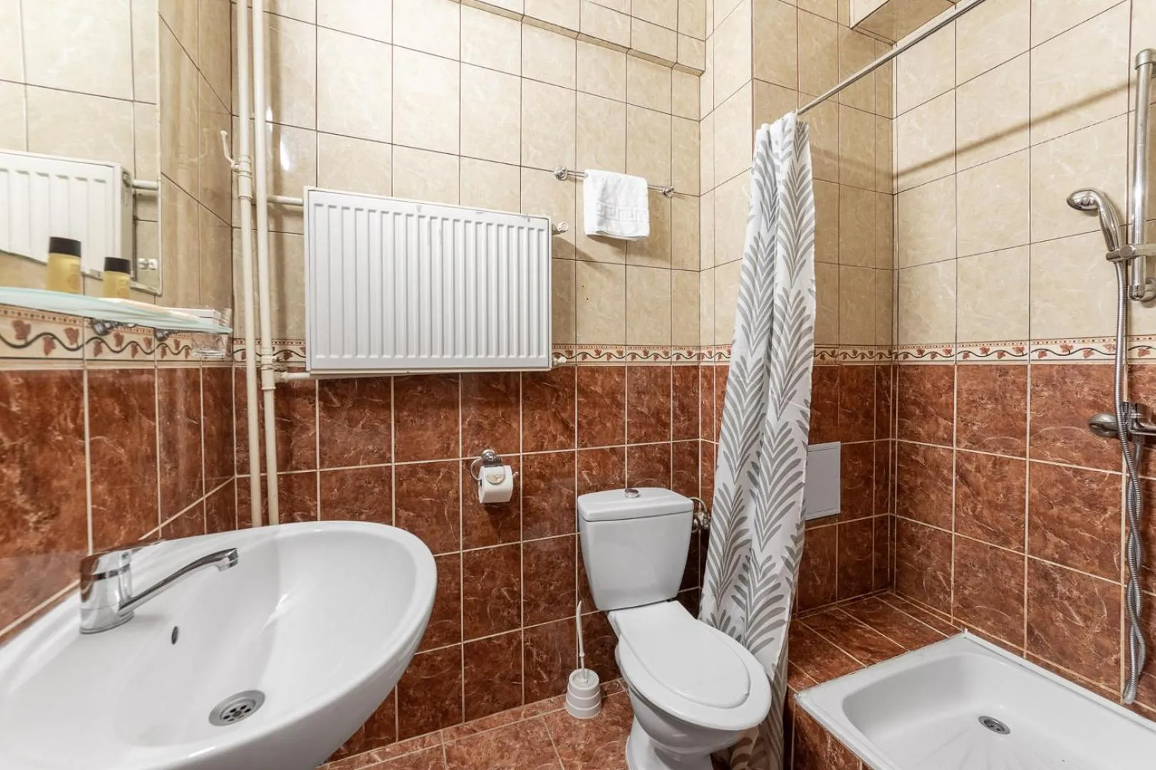 Bathroom in Elizeu Hotel