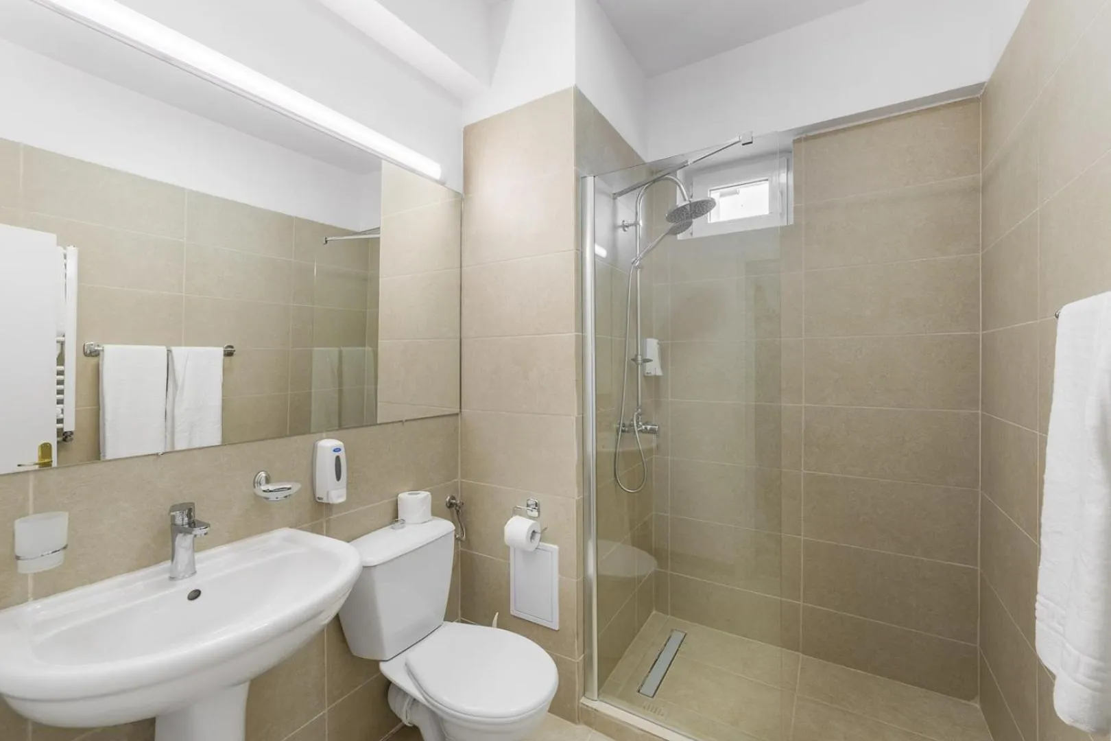 Bathroom in Elizeu Hotel