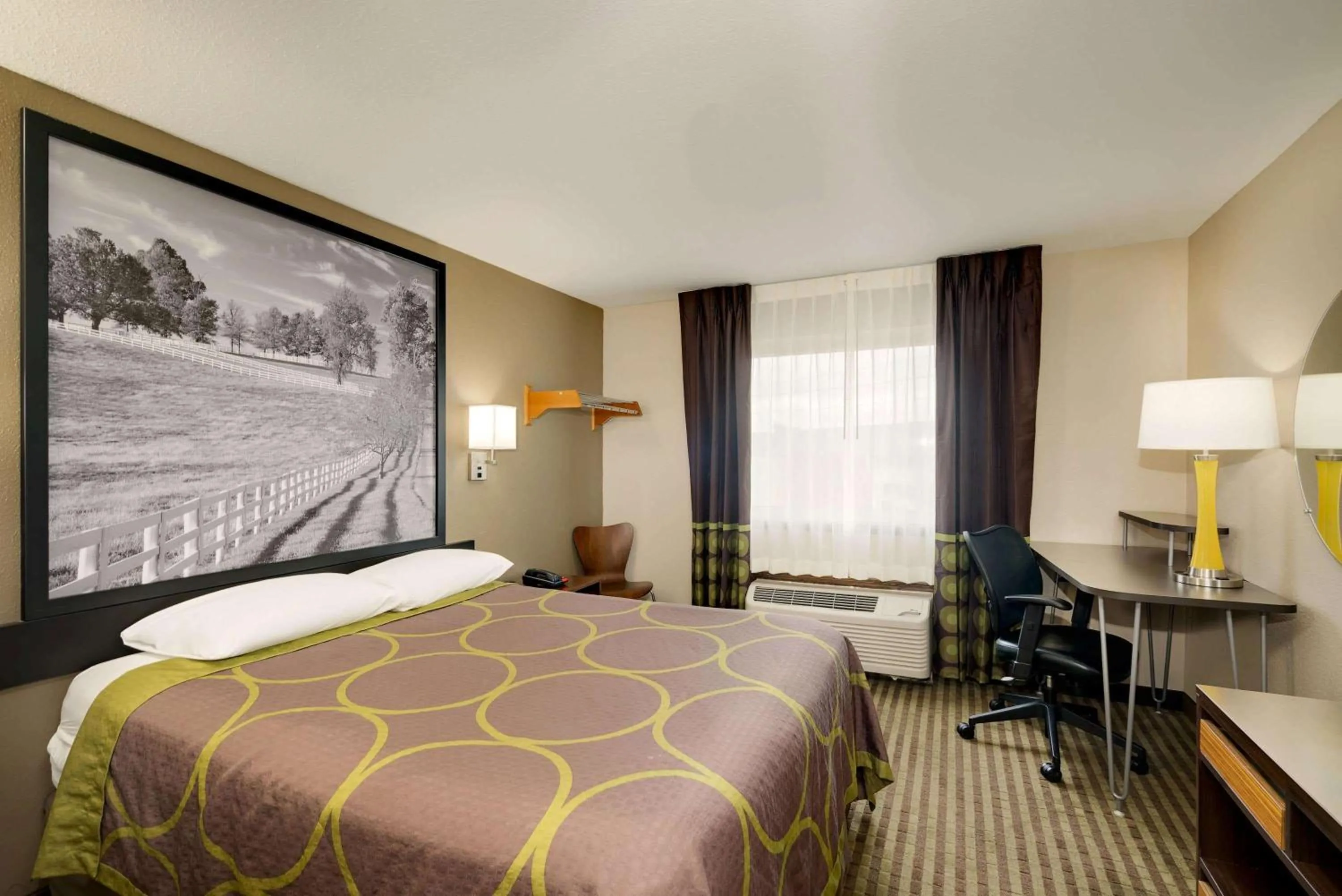 Photo of the whole room, Bed in Super 8 by Wyndham Lexington Hamburg Area