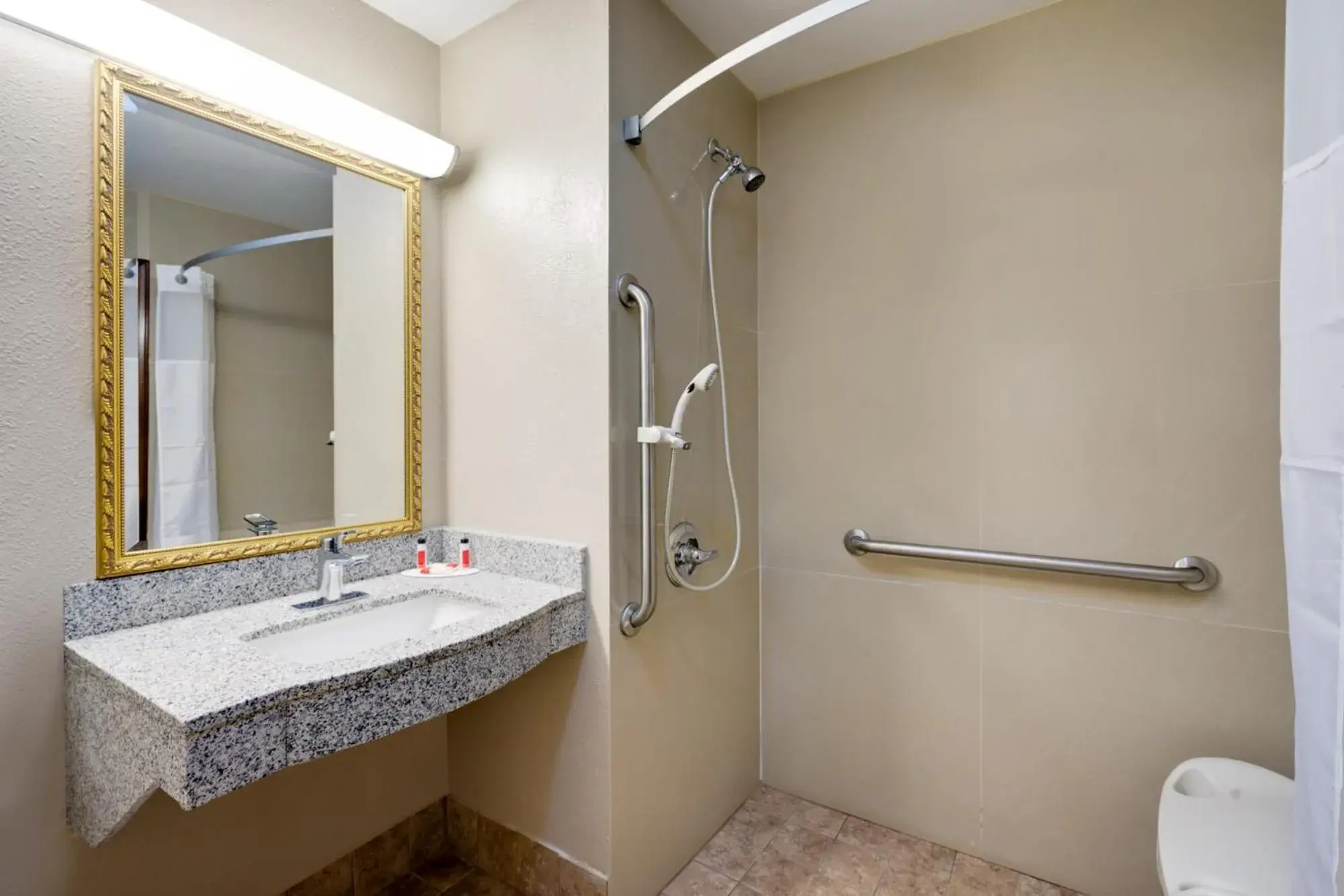 King Room - Disability Access/Non-Smoking in Super 8 by Wyndham Lexington Hamburg Area King Room - Disability Access/Non-Smoking in Super 8 by Wyndham Lexington Hamburg Area