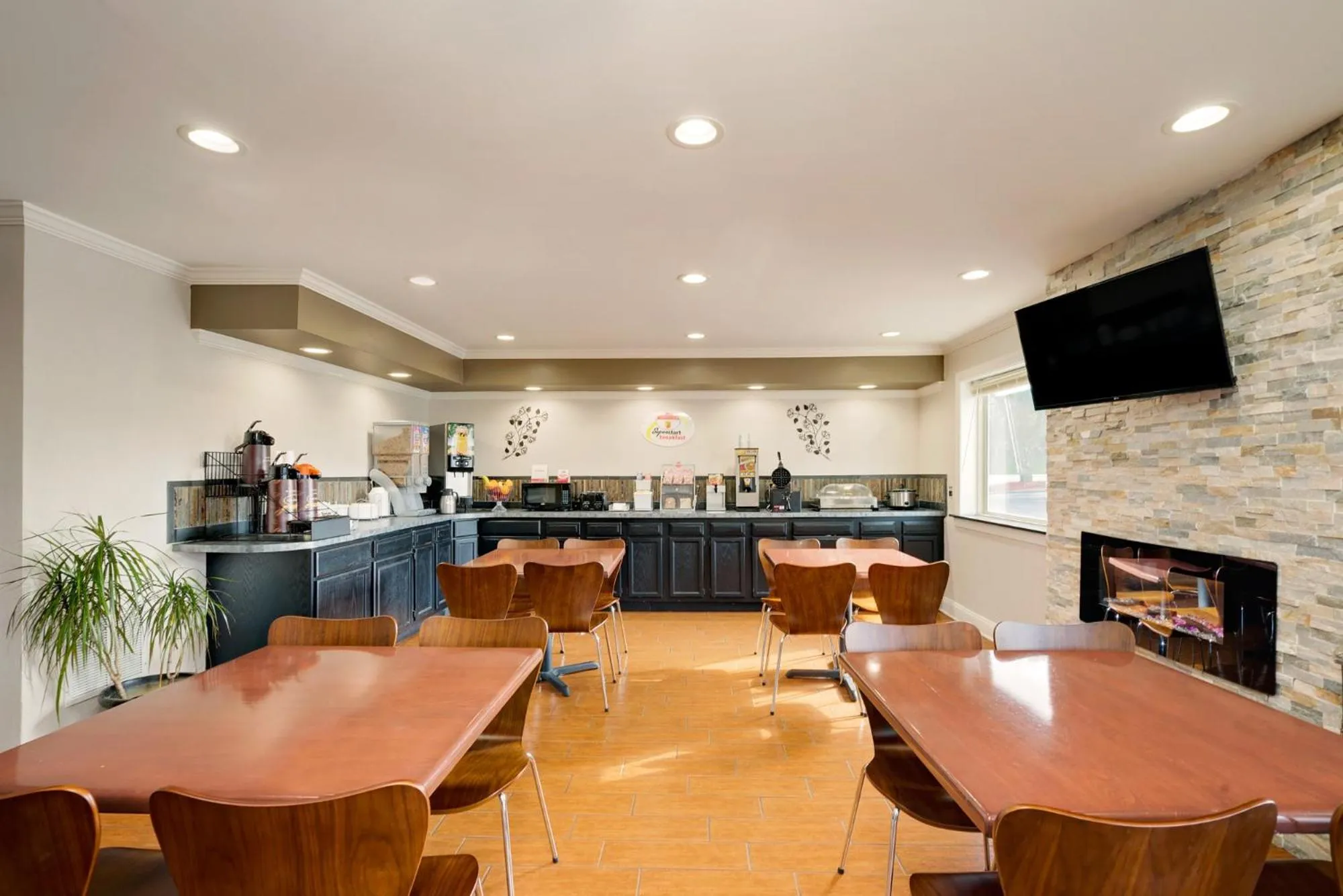 Breakfast in Super 8 by Wyndham Lexington Hamburg Area