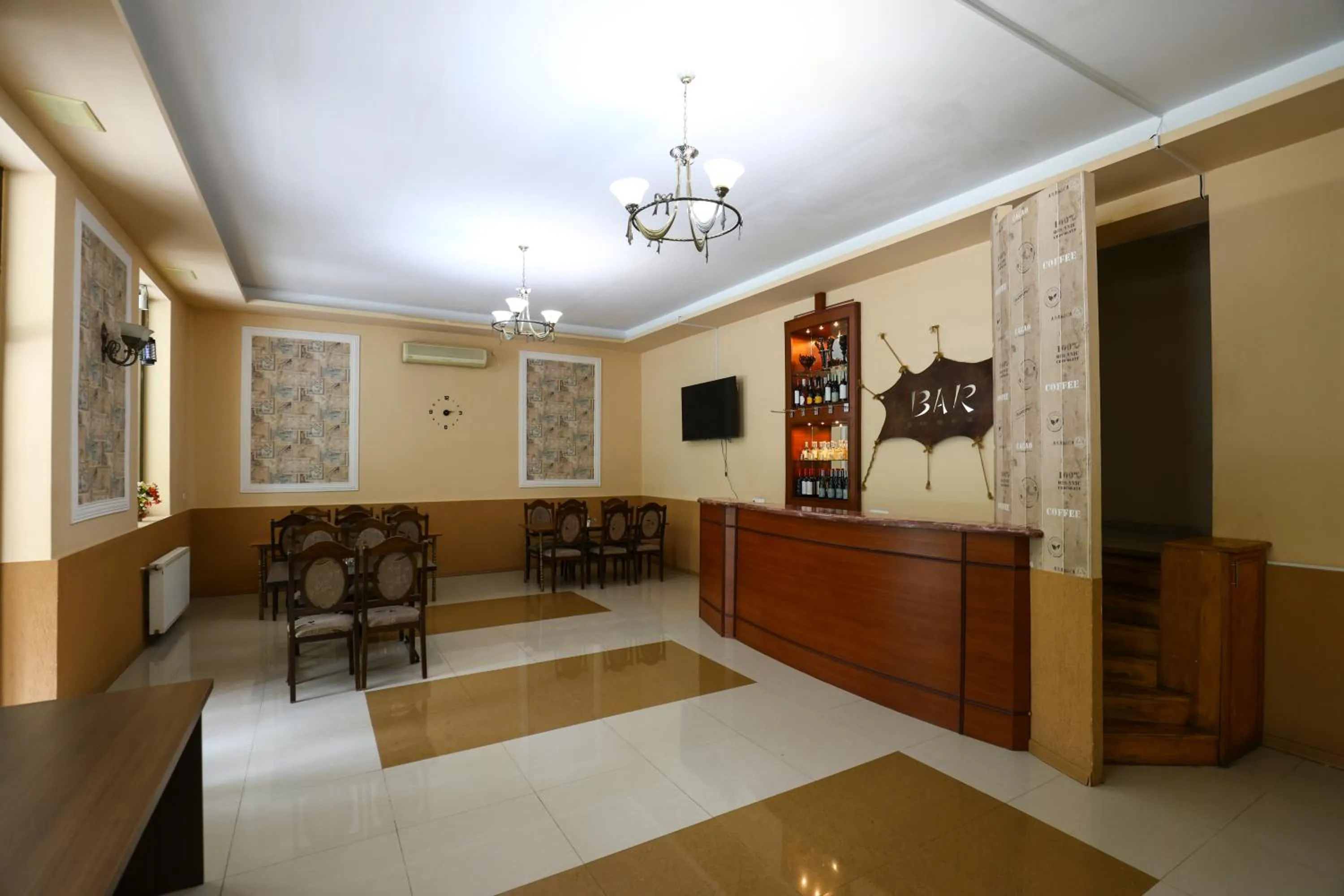 Communal lounge/ TV room in Park Hotel Imeri kutaisi