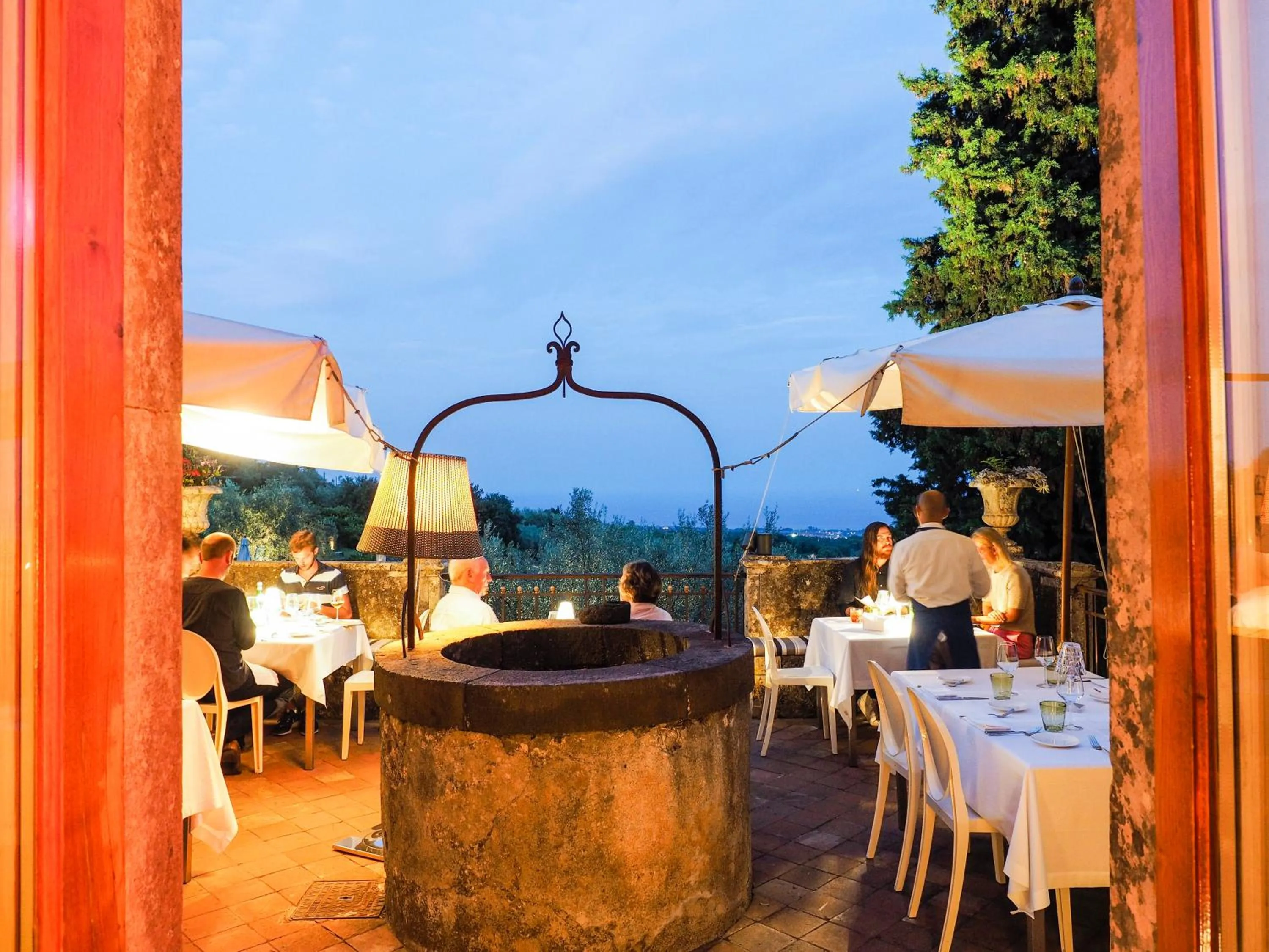 Restaurant/places to eat in Monaci delle Terre Nere