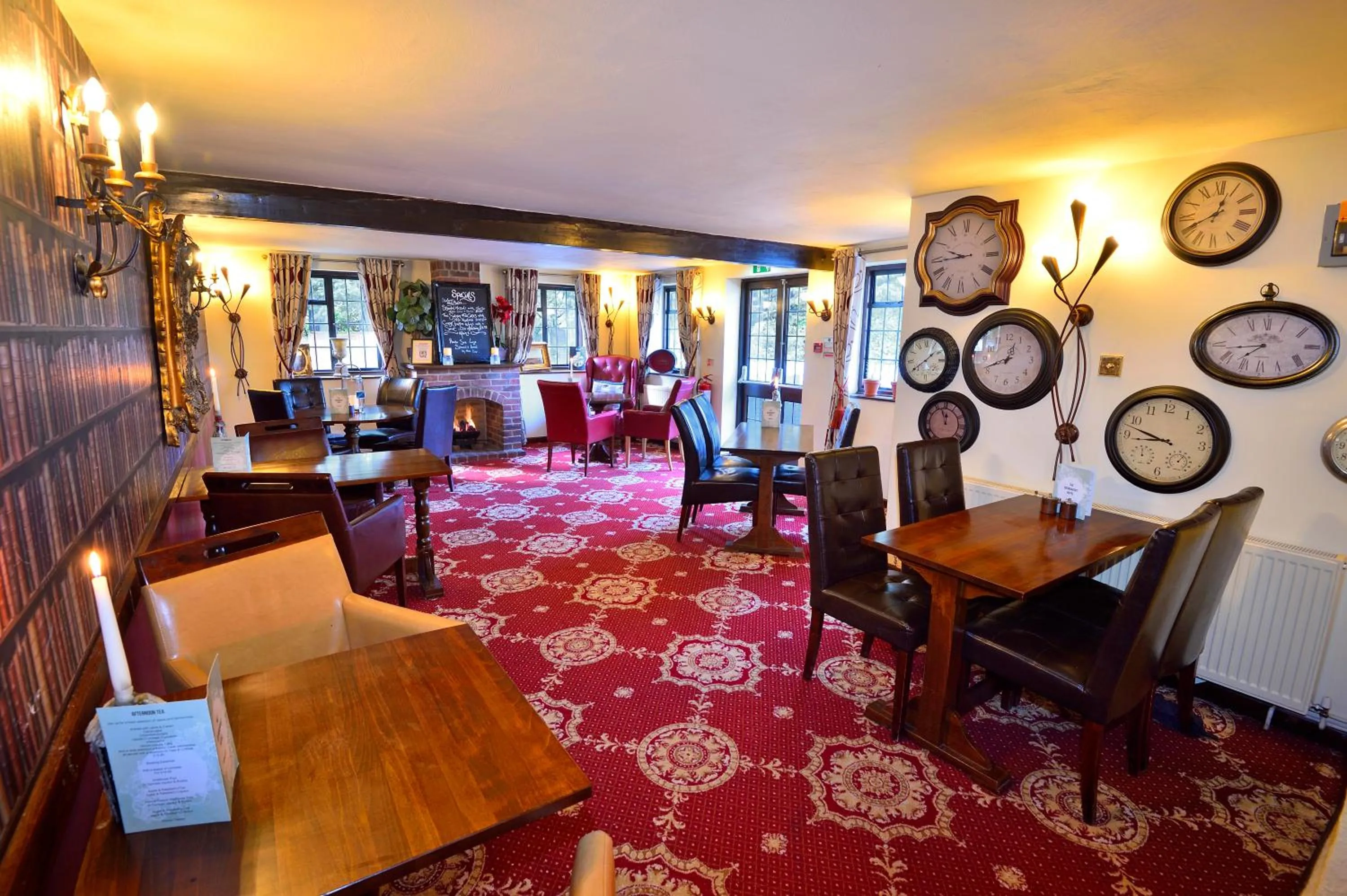 Restaurant/places to eat in The Roundabout Hotel