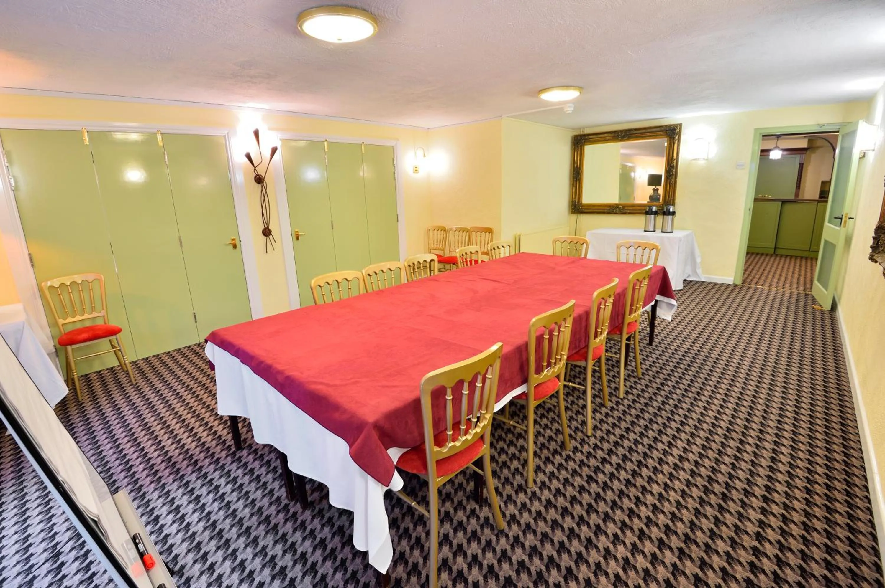 Banquet/Function facilities in The Roundabout Hotel