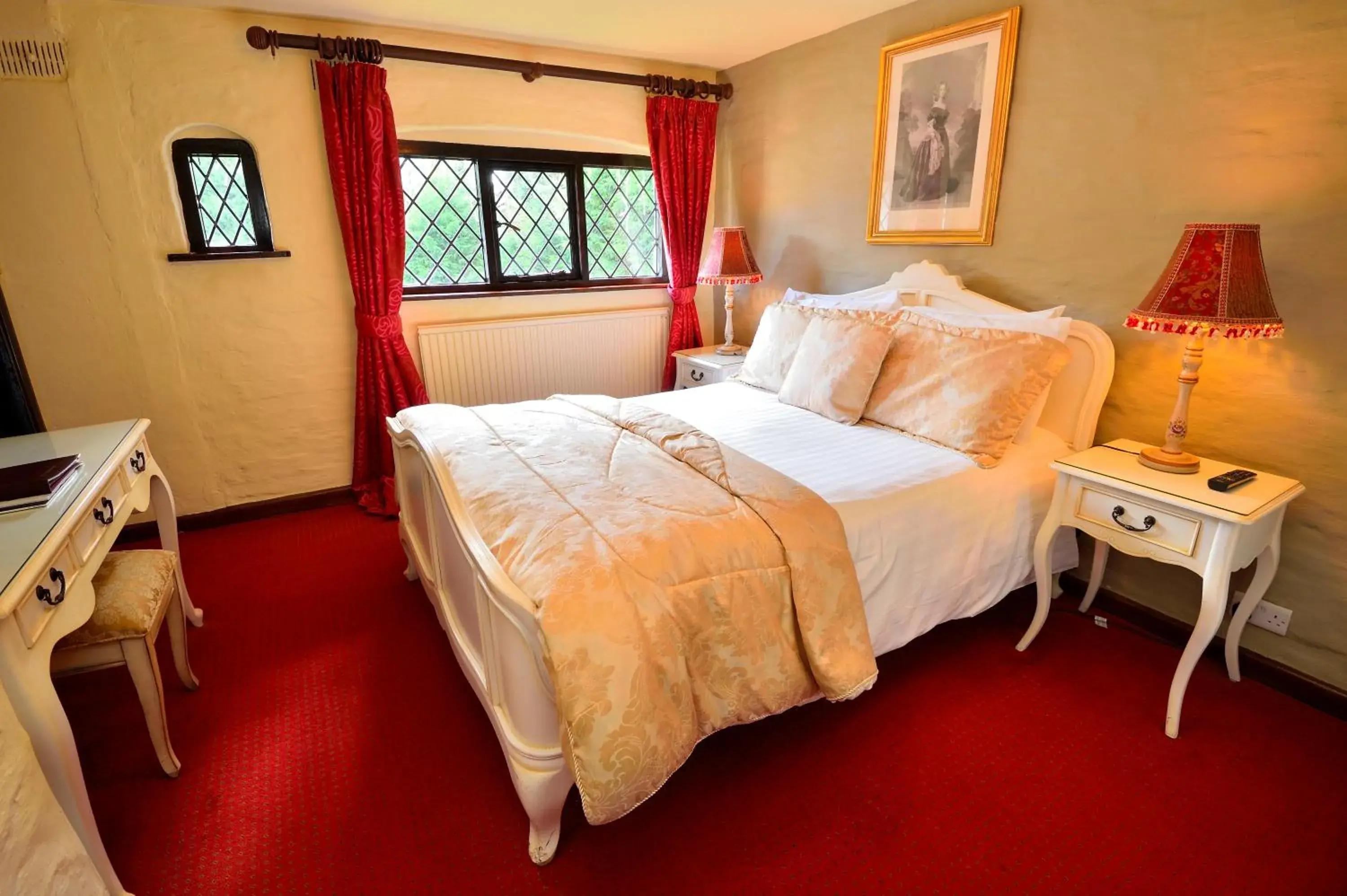 Superior Double Room in The Roundabout Hotel Superior Double Room in The Roundabout Hotel