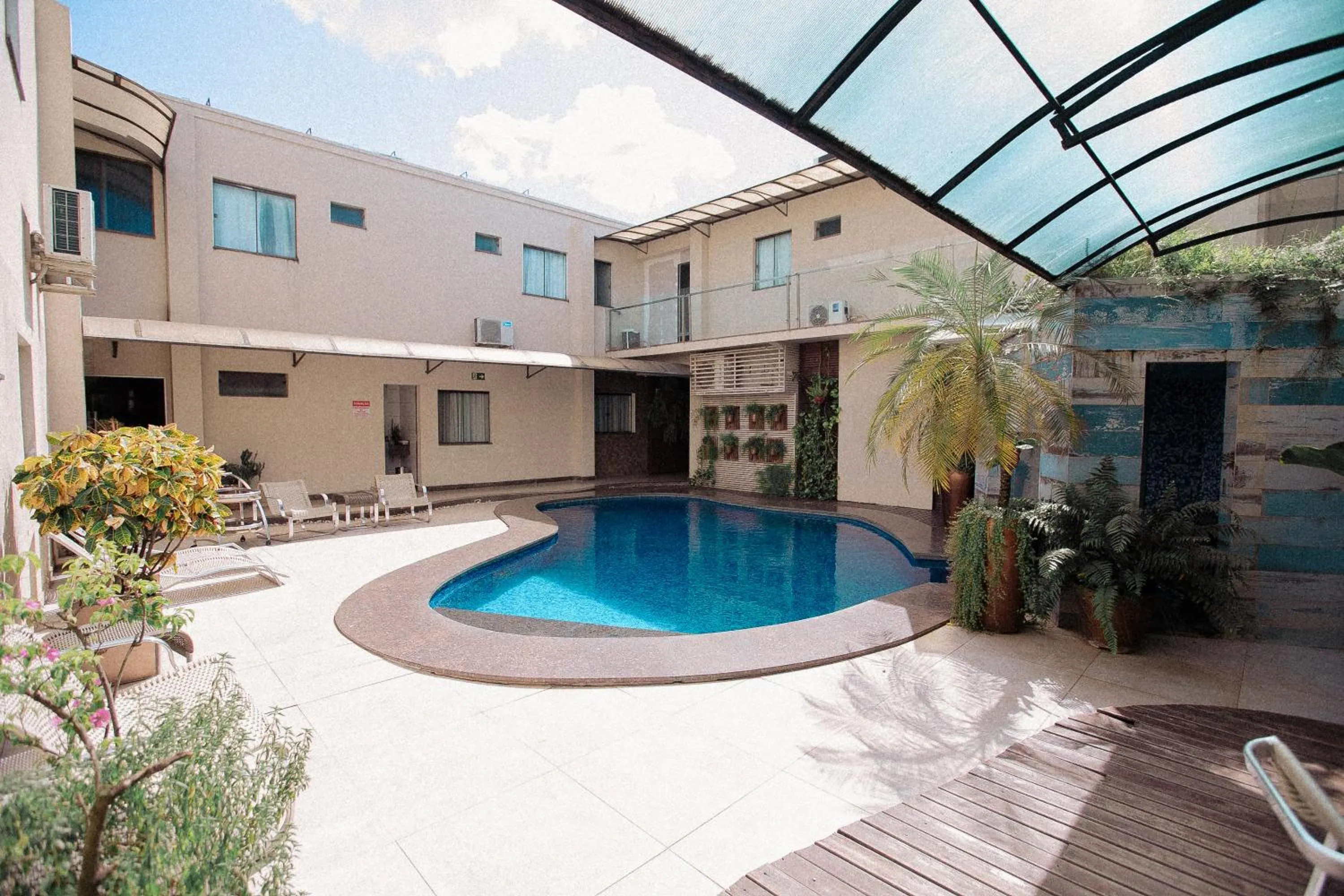 Swimming pool in Maximus Business by - Easy Hotéis