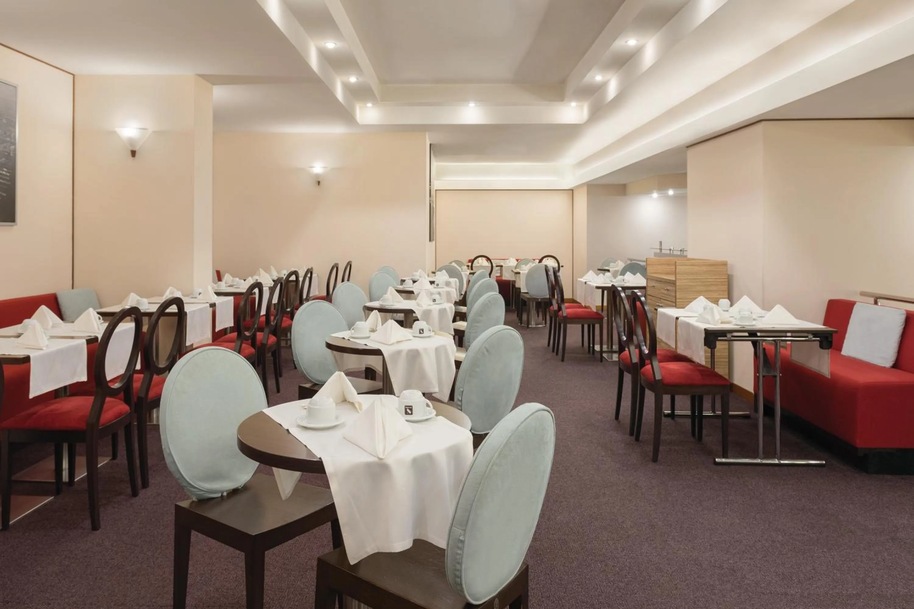 Restaurant/places to eat in Ramada by Wyndham Bucharest Parc Hotel