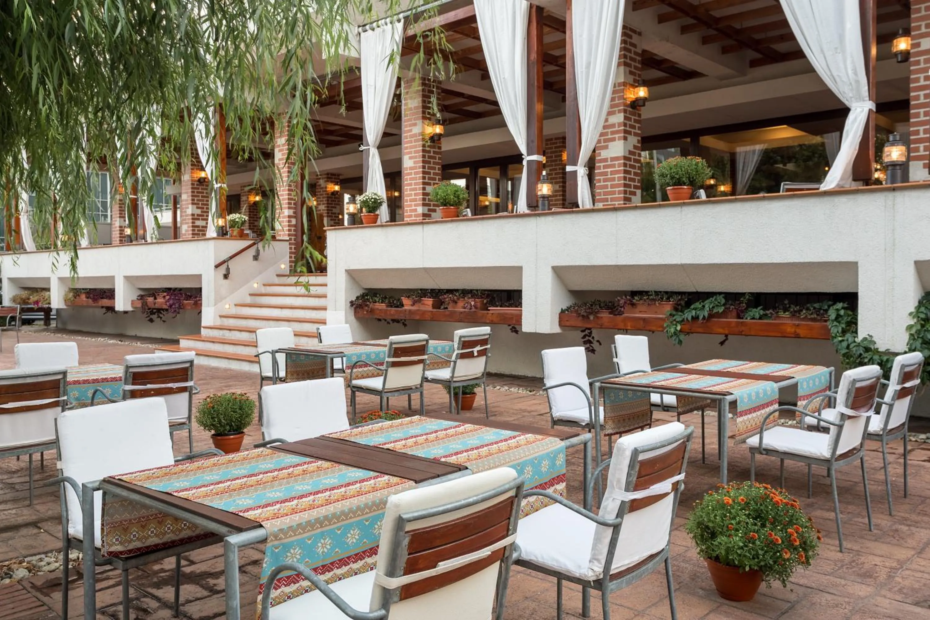 Restaurant/places to eat in Ramada by Wyndham Bucharest Parc Hotel