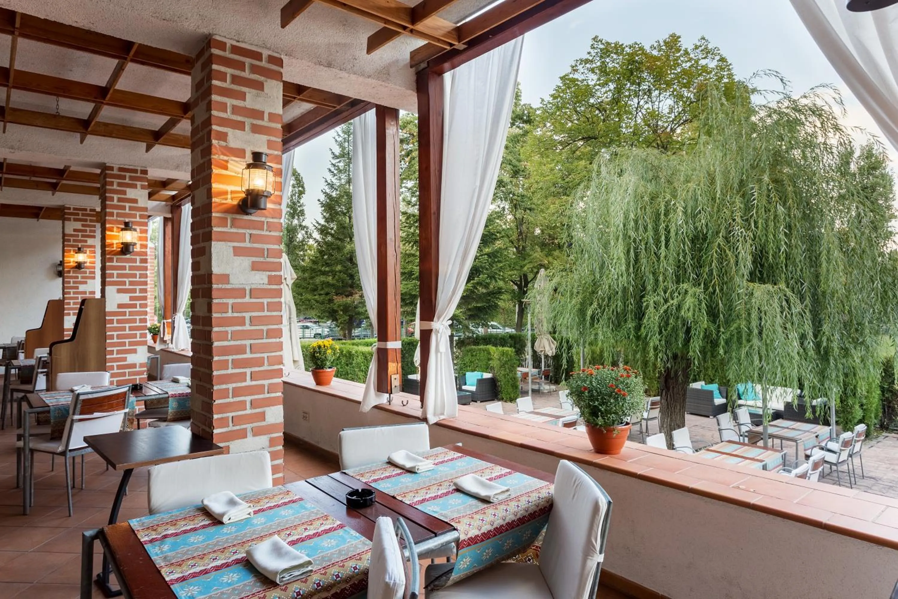 Restaurant/places to eat in Ramada by Wyndham Bucharest Parc Hotel