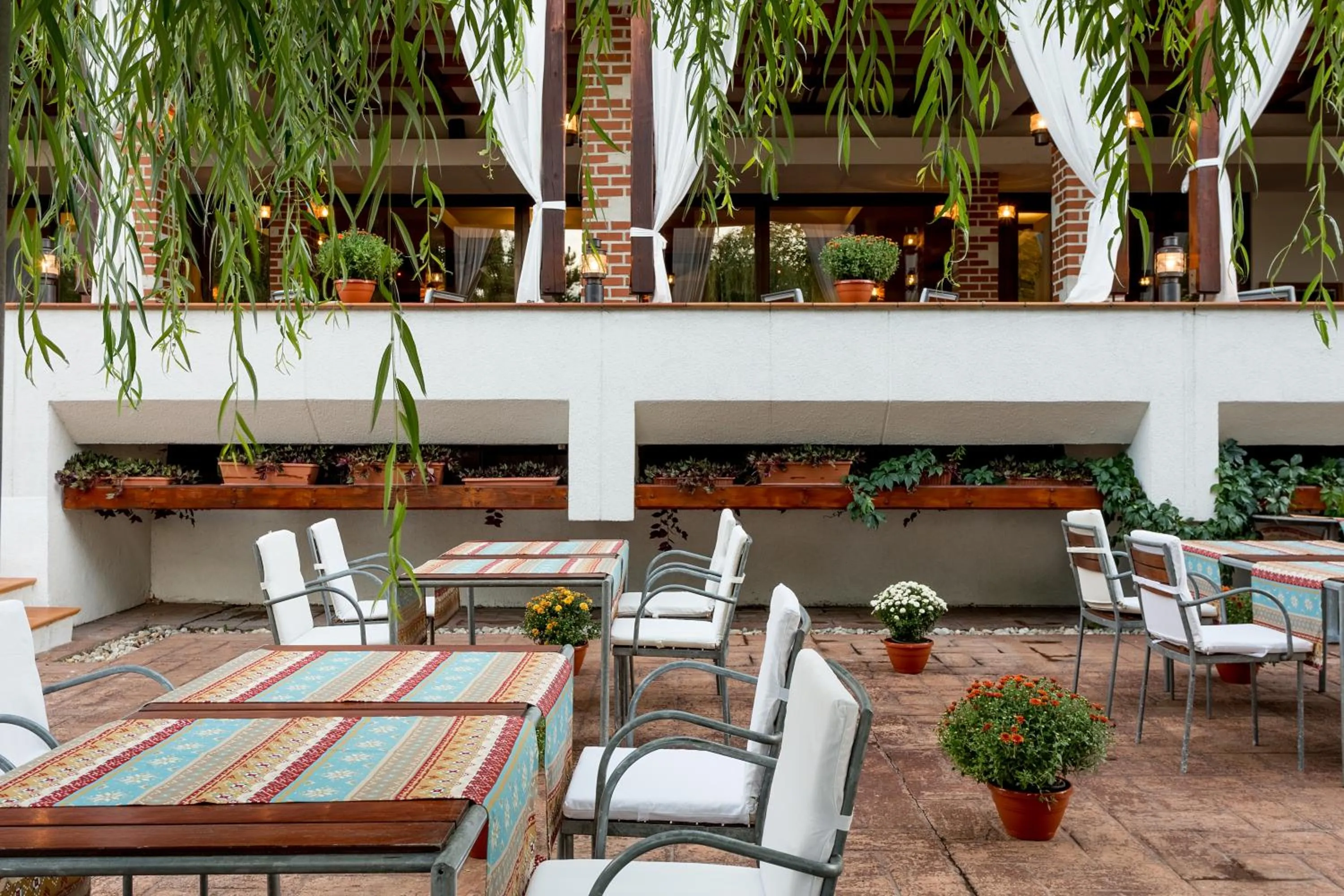 Restaurant/places to eat in Ramada by Wyndham Bucharest Parc Hotel