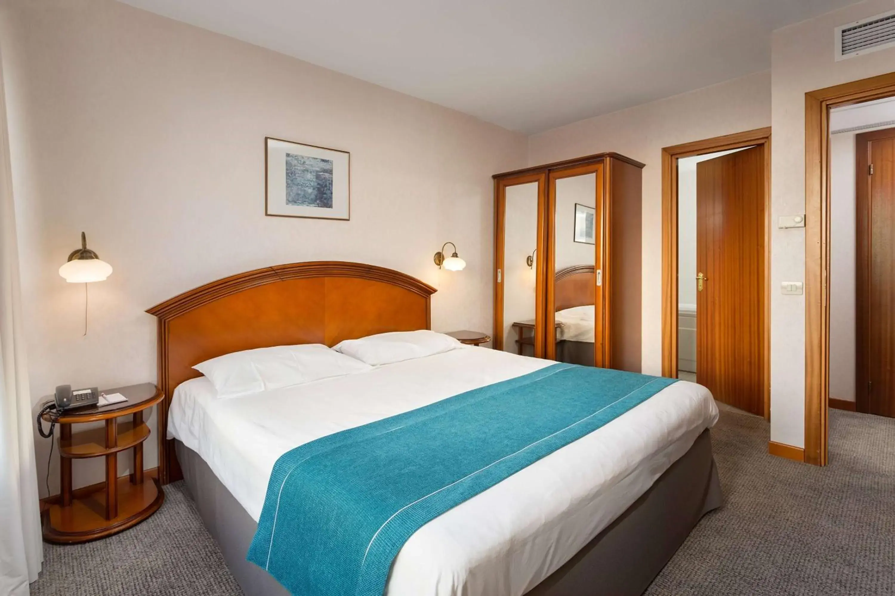 Photo of the whole room in Ramada by Wyndham Bucharest Parc Hotel Photo of the whole room in Ramada by Wyndham Bucharest Parc Hotel