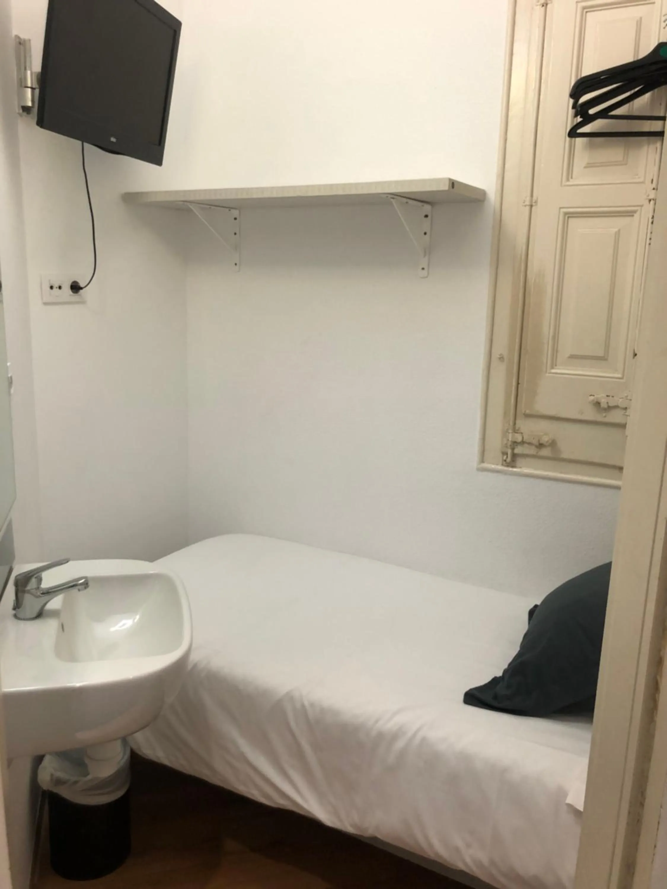 Bed in Hostalin Barcelona Diputacion