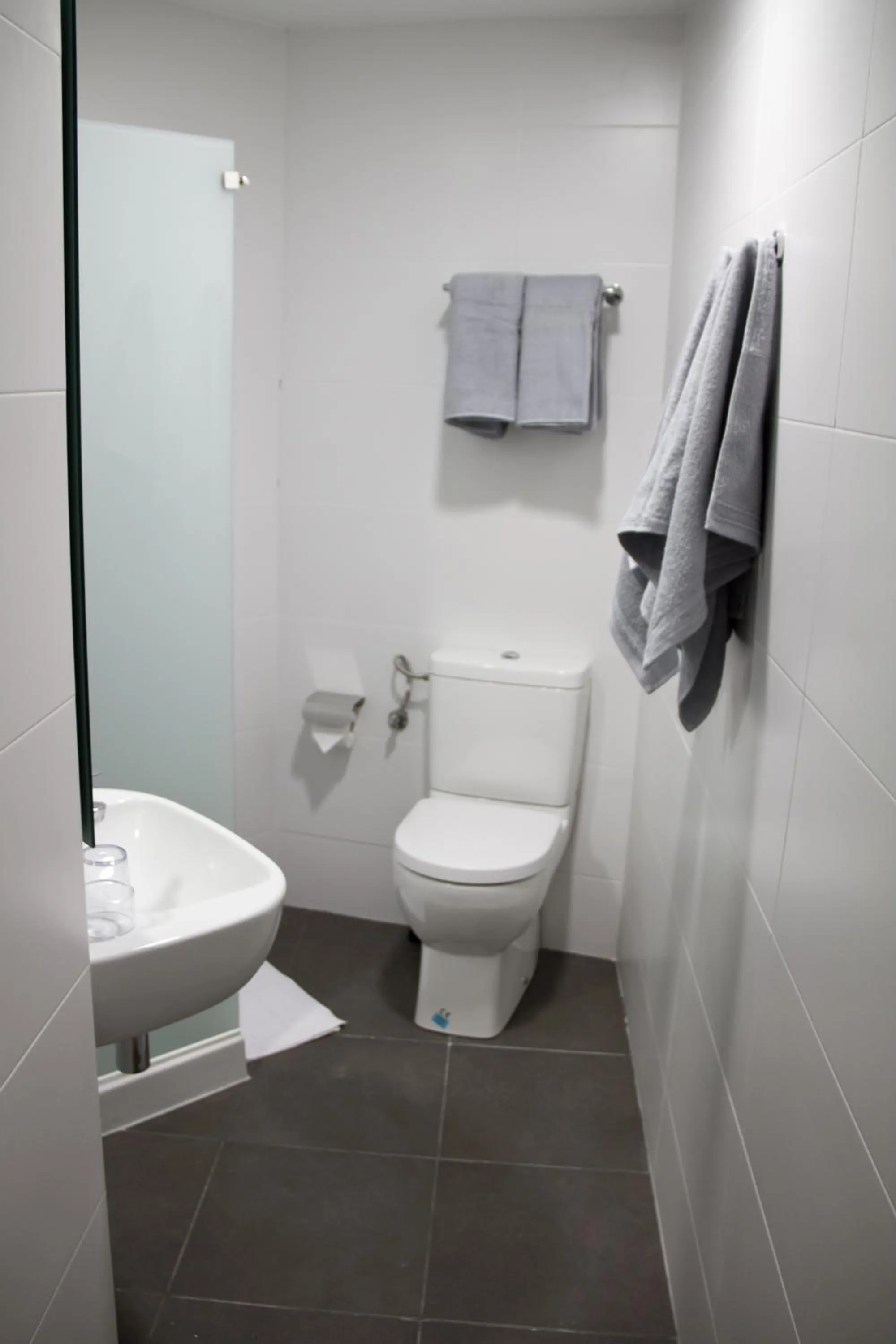 Shower in Hostalin Barcelona Diputacion