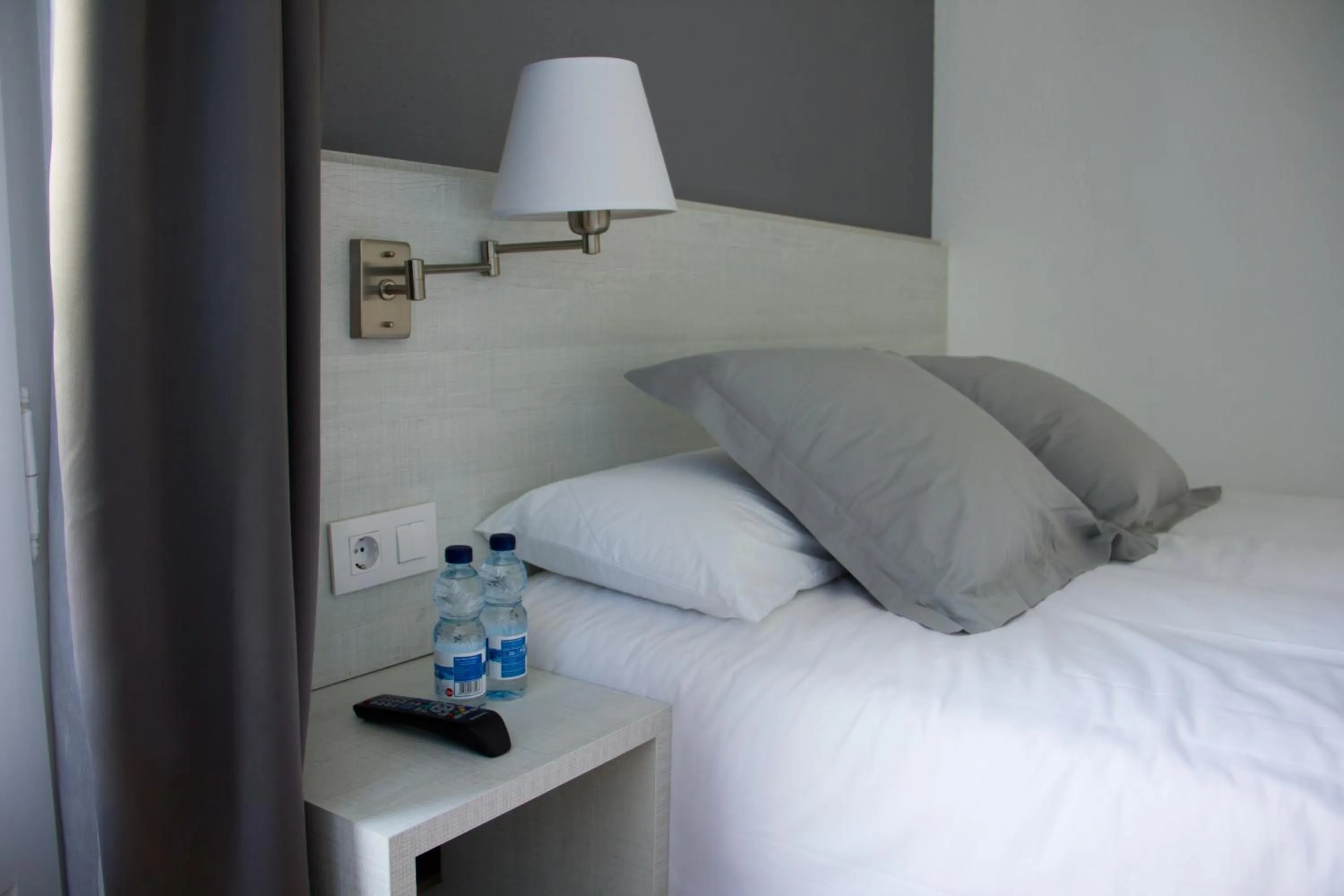 Photo of the whole room, Bed in Hostalin Barcelona Diputacion