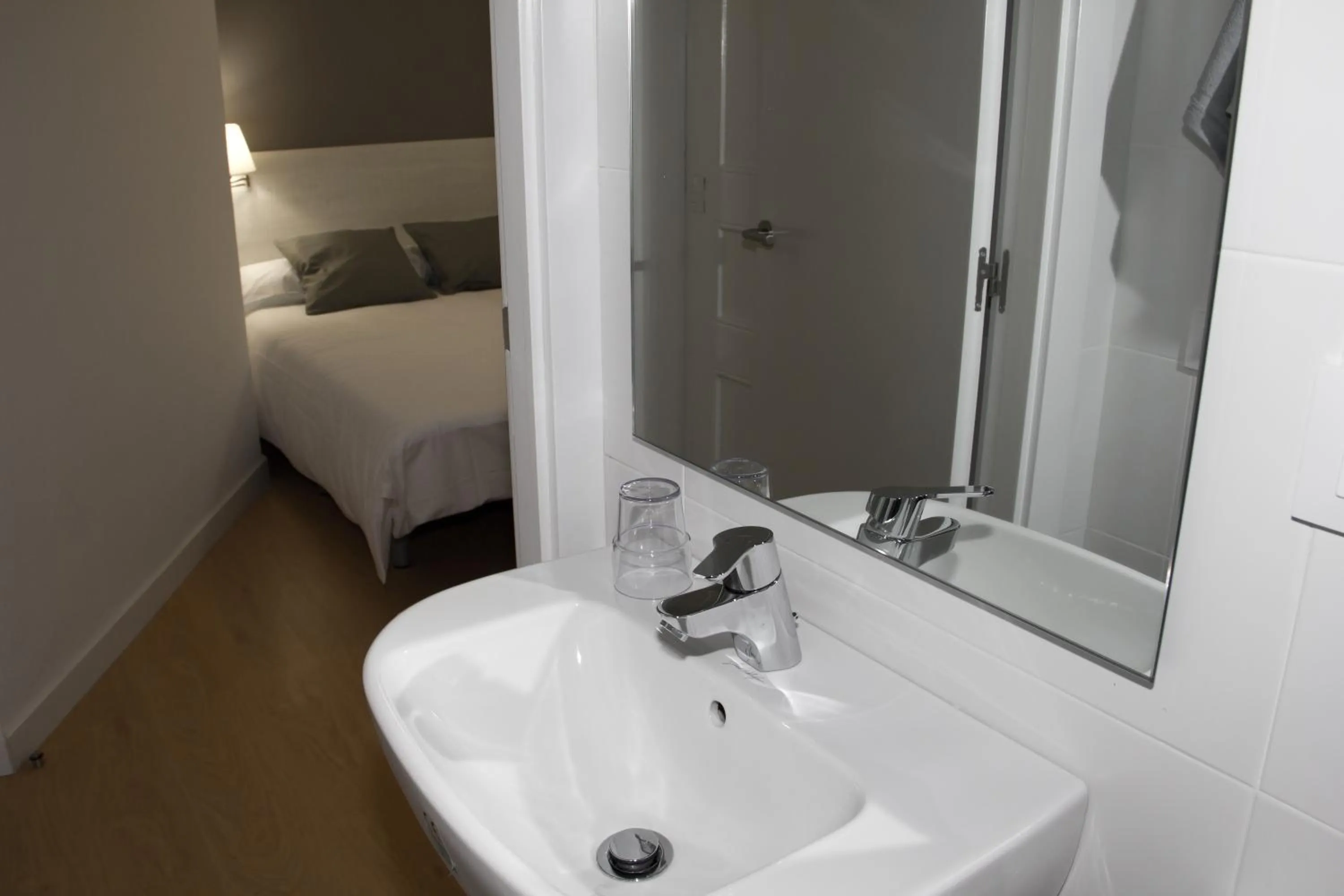 Bathroom, Bed in Hostalin Barcelona Diputacion