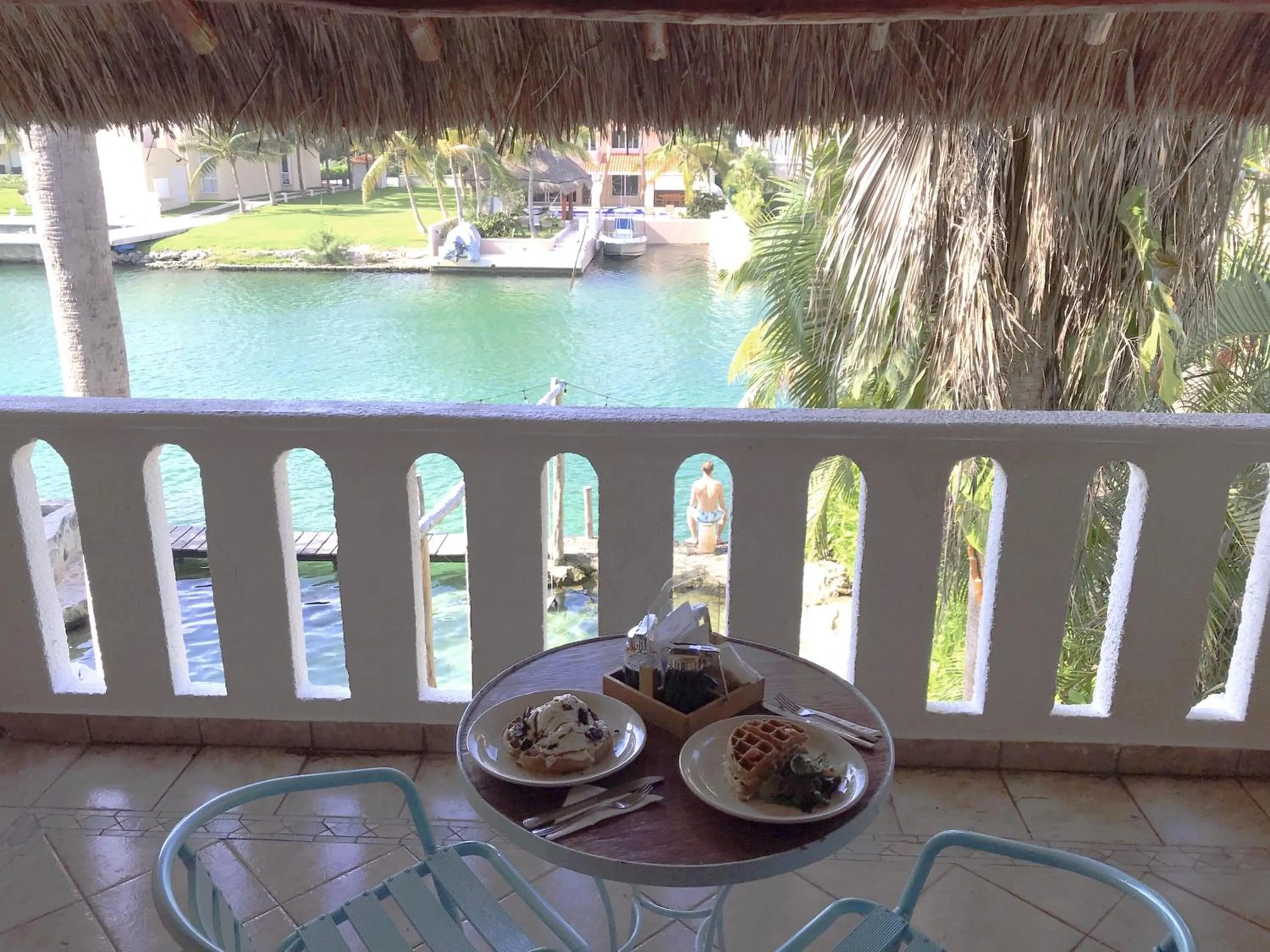 Breakfast in Chez Waffle Hotel