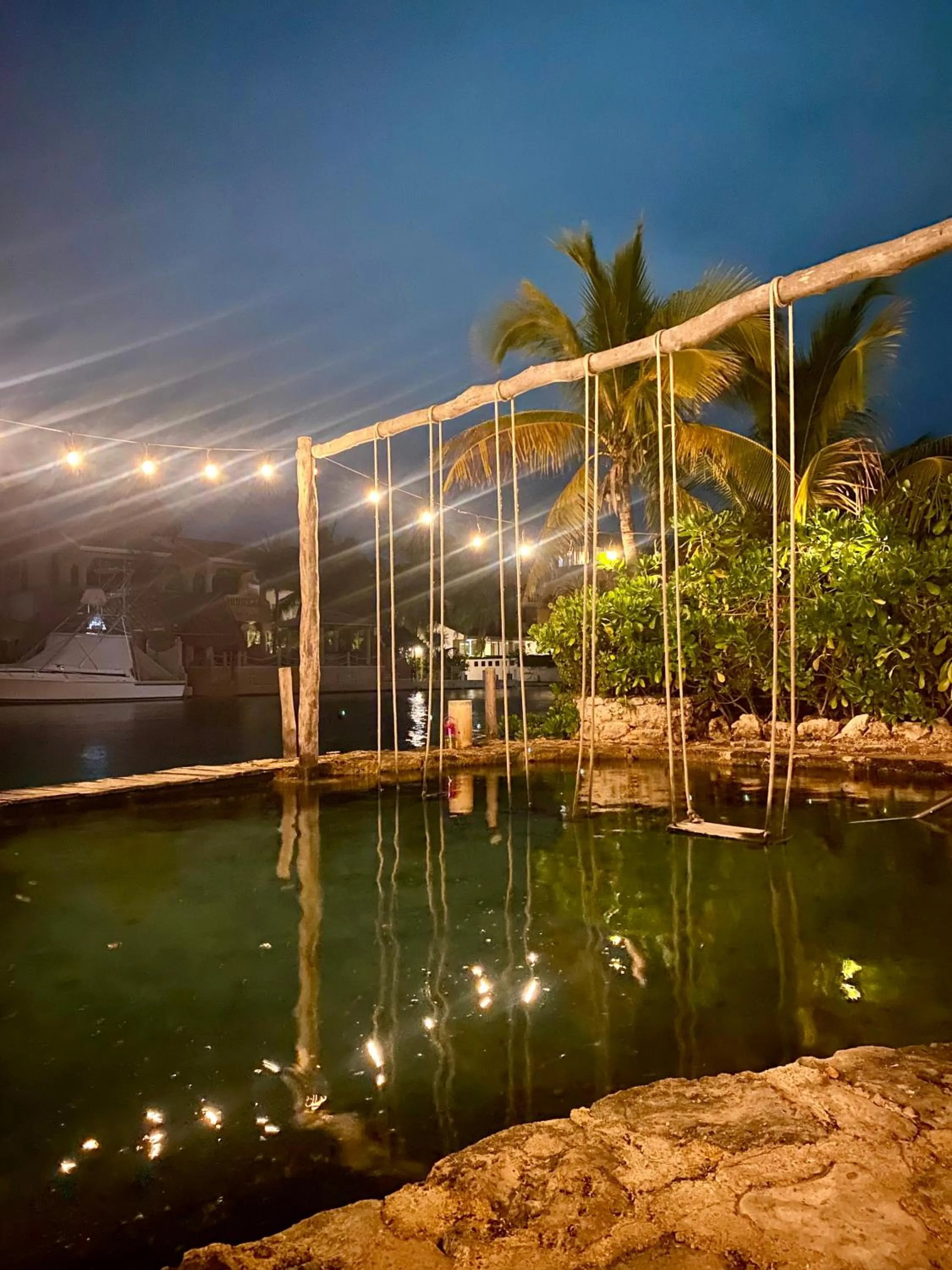 Swimming pool in Chez Waffle Hotel