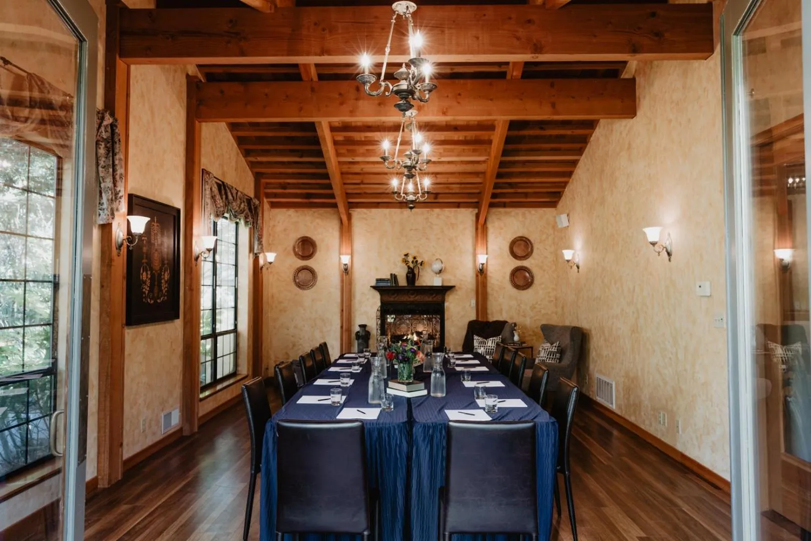 Meeting/conference room in Sonoma Coast Villa