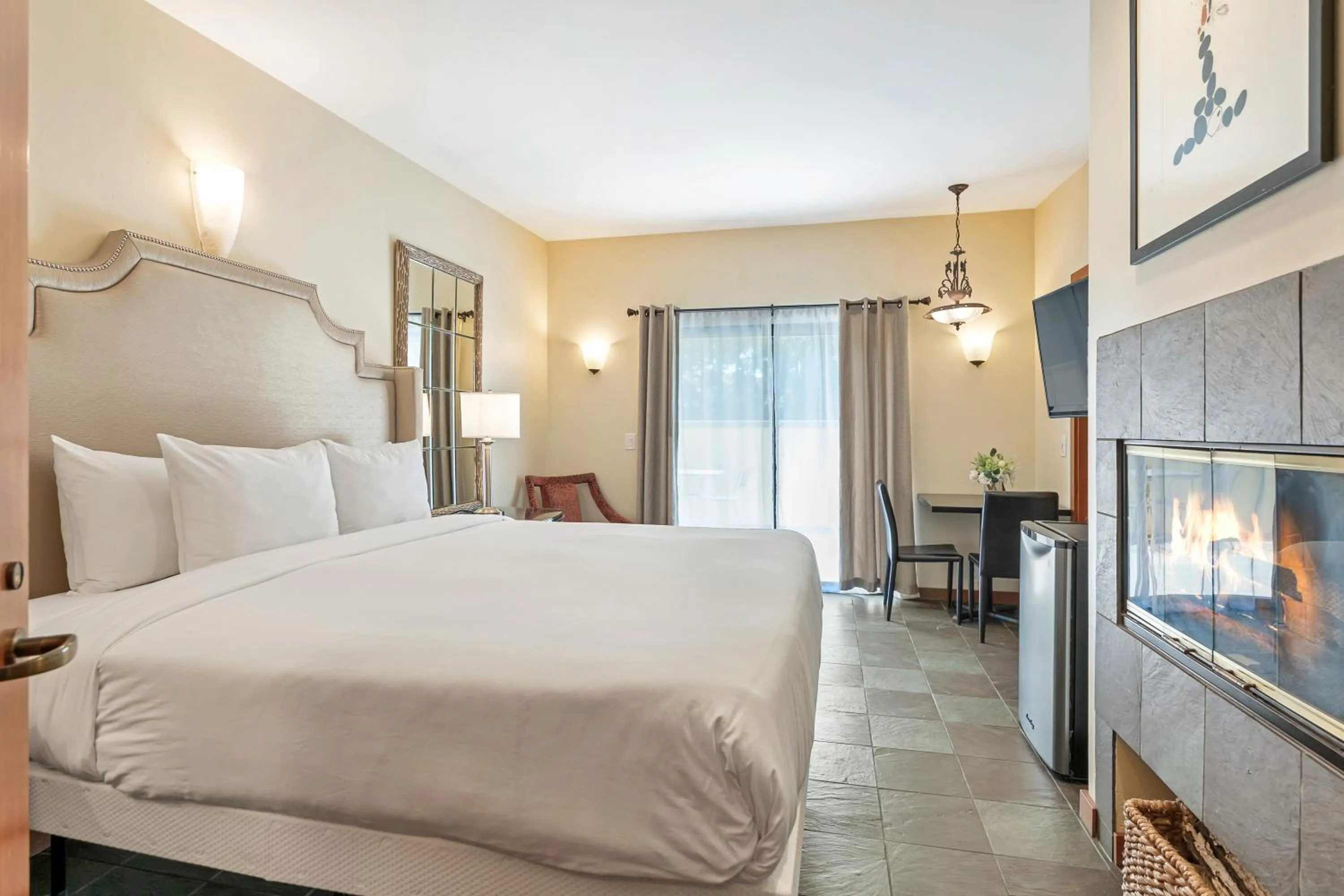 Photo of the whole room, Bed in Sonoma Coast Villa