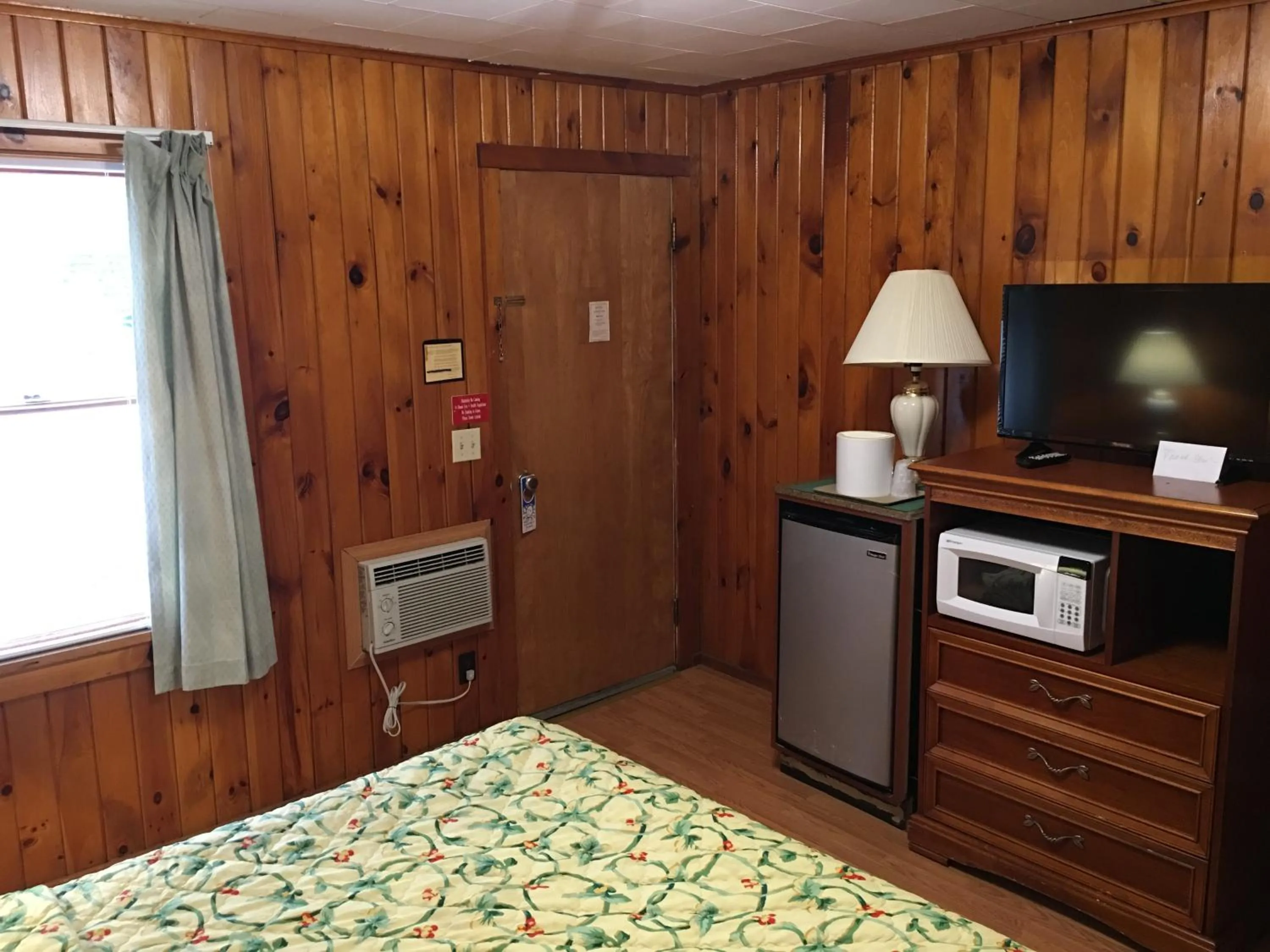 Living room, Bed in Doray Motel Lake George