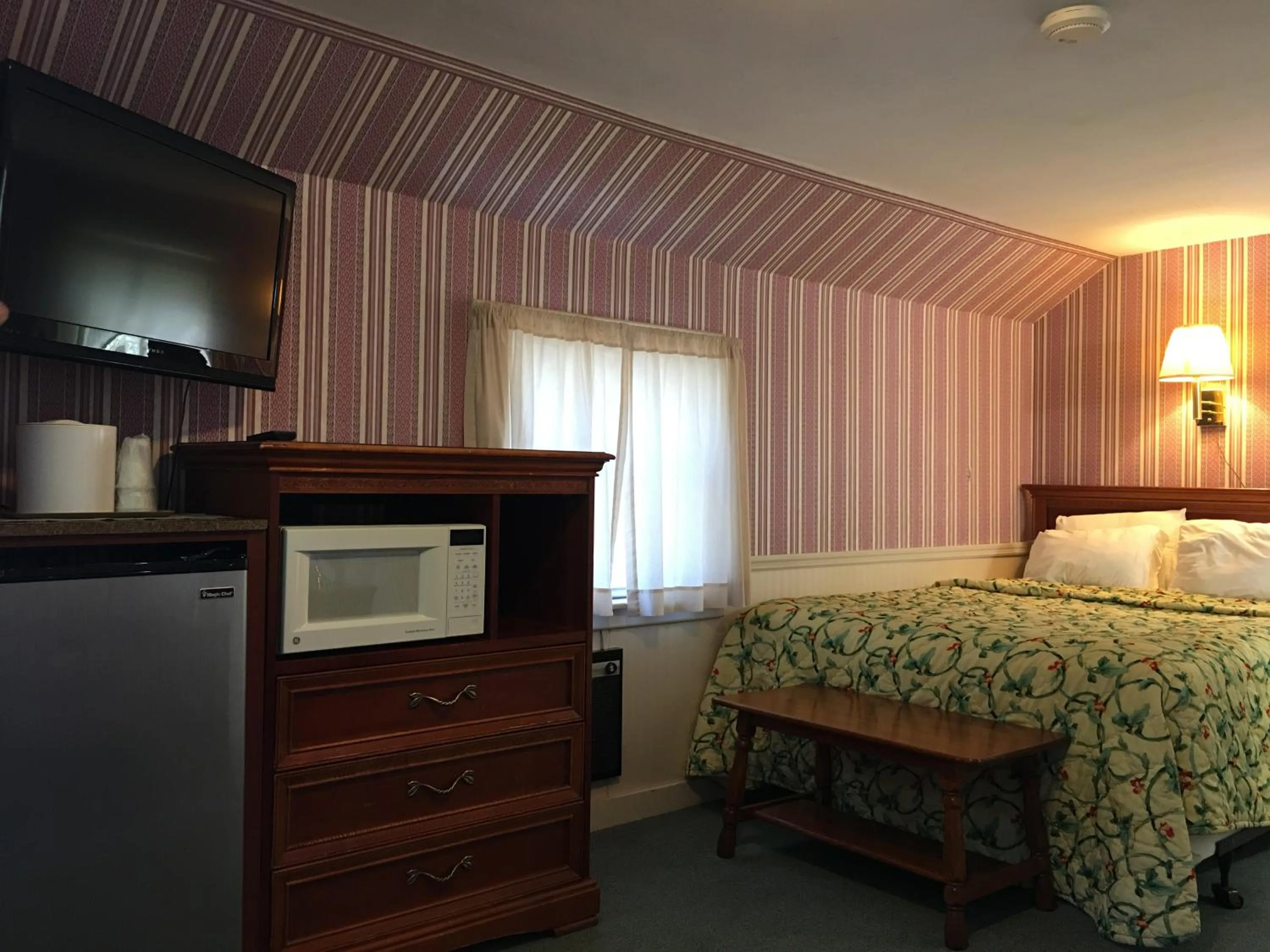 Bed in Doray Motel Lake George