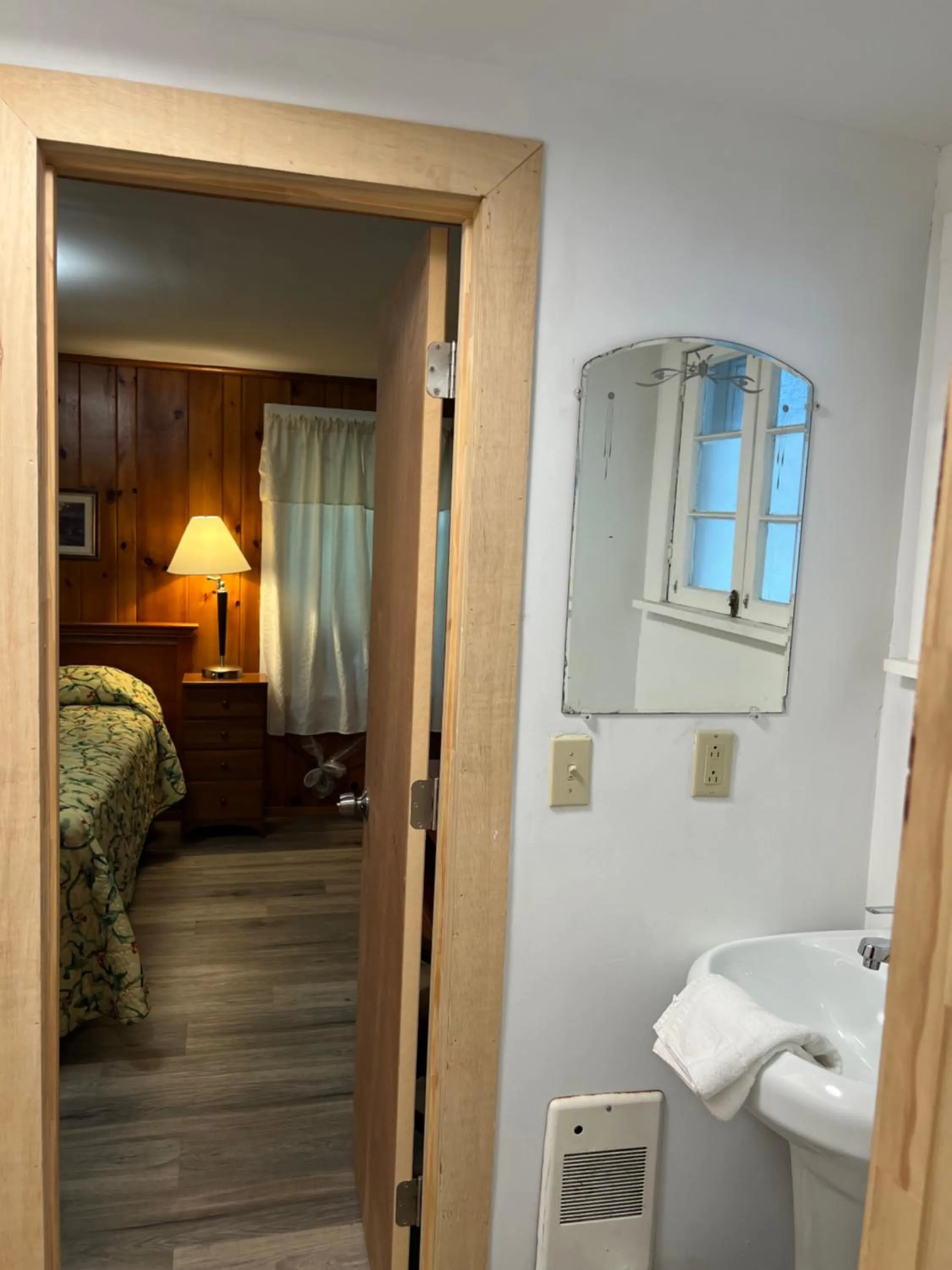 Bed in Doray Motel Lake George