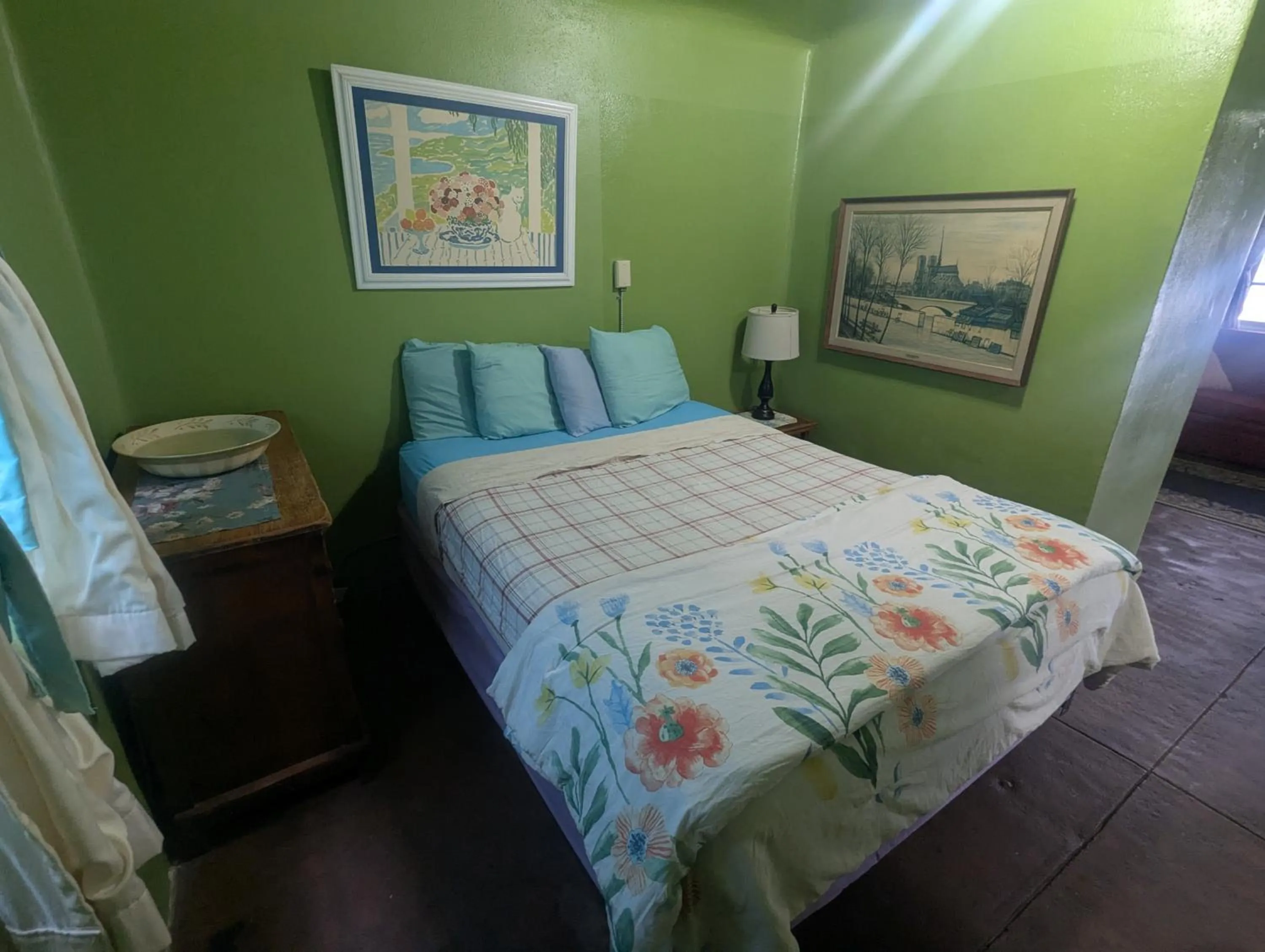 Bedroom, Bed in Pelican Spa