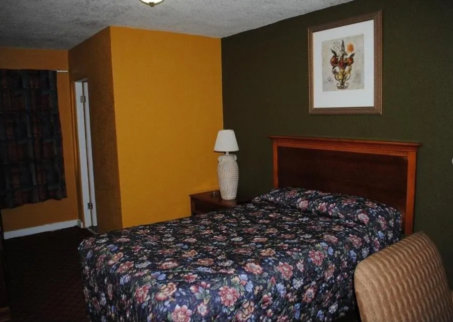 Bed in Atlantic Economy Inn