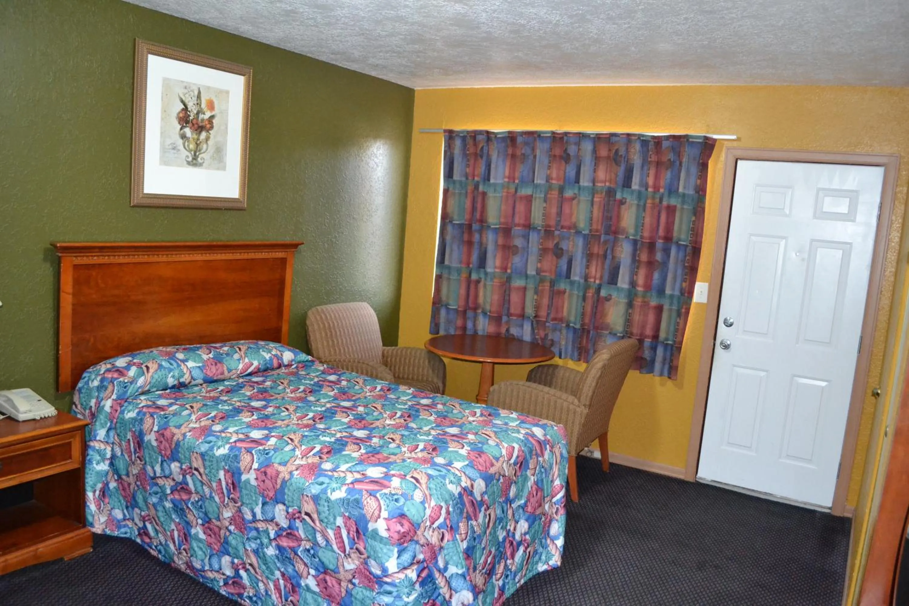 Bed in Atlantic Economy Inn