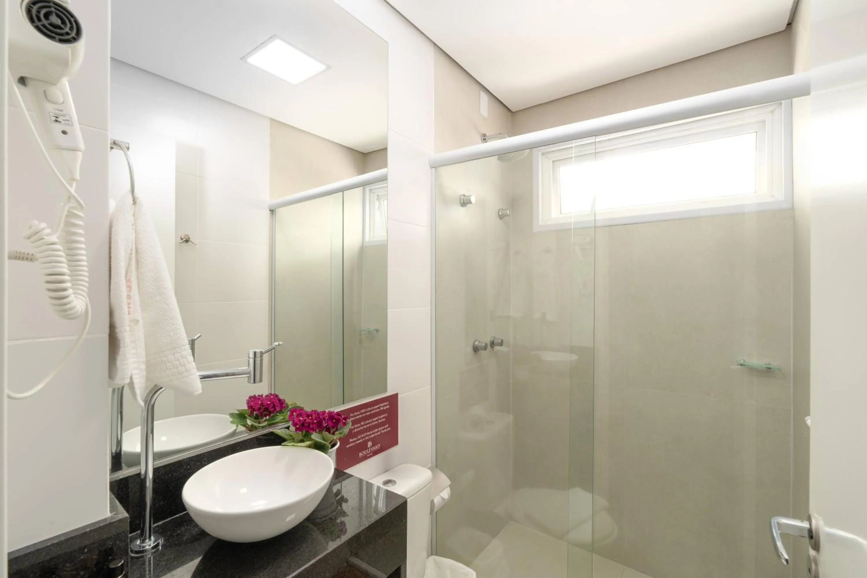 Bathroom in Boulevard Beach Canasvieiras Hotel