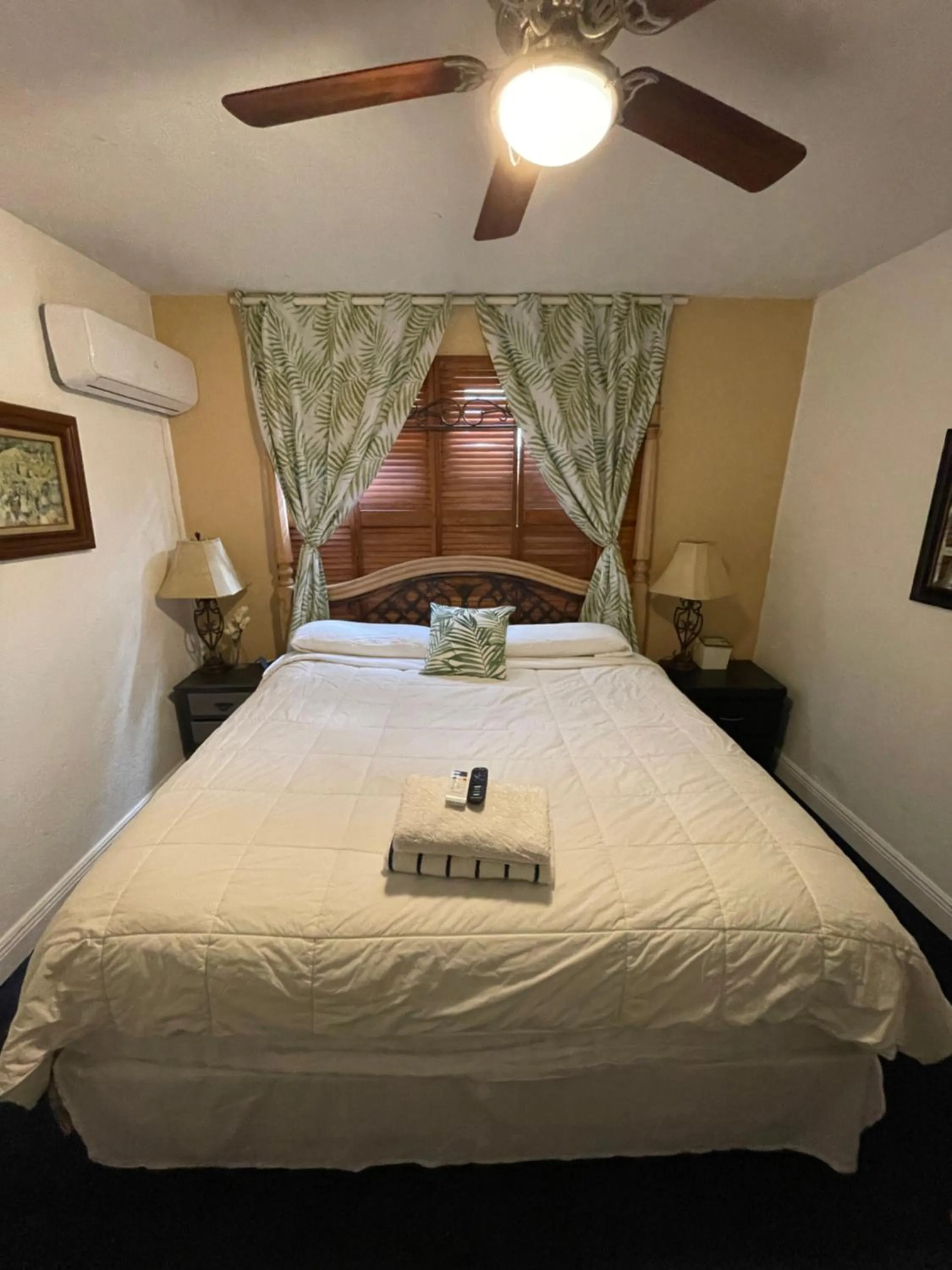 Photo of the whole room, Bed in Habitación Céntrica calle 8 Miami