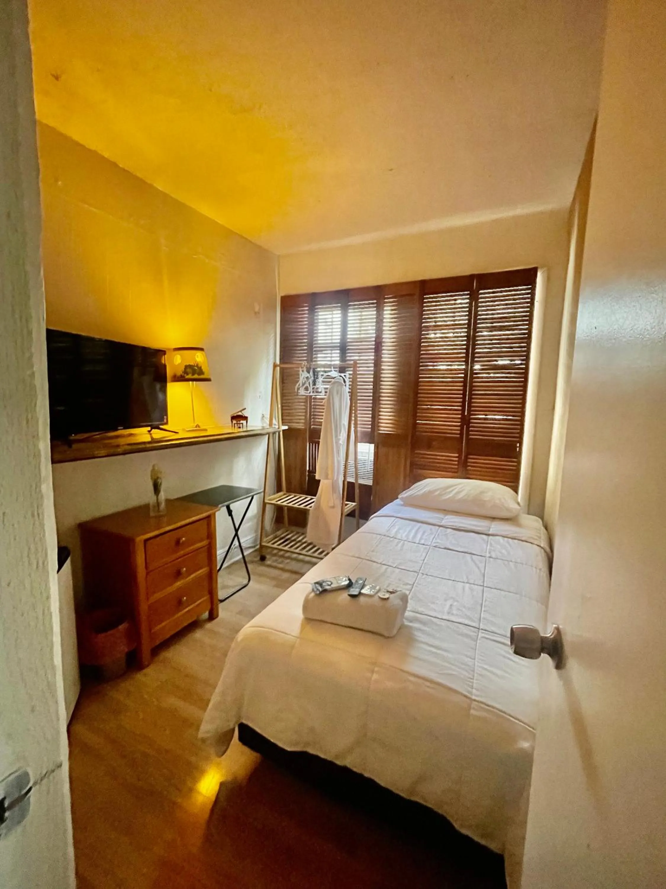 Photo of the whole room, Bed in Habitación Céntrica calle 8 Miami