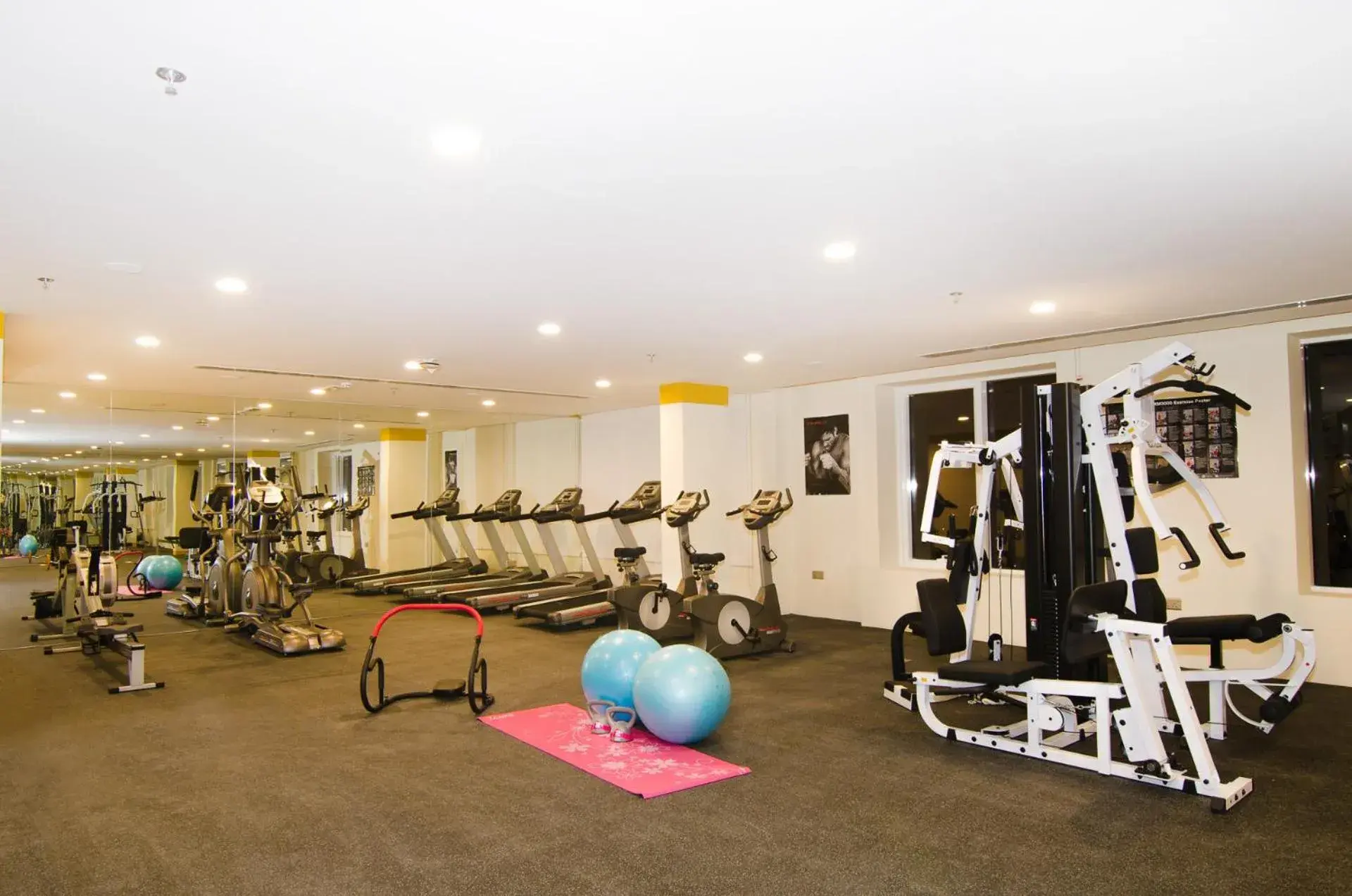 Fitness centre/facilities in Al Murooj Grand Hotel Fitness centre/facilities in Al Murooj Grand Hotel