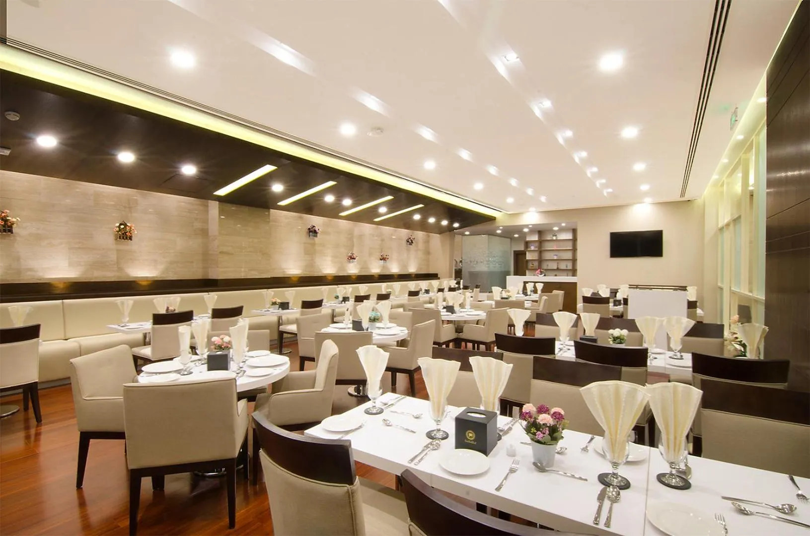 Restaurant/places to eat in Al Murooj Grand Hotel
