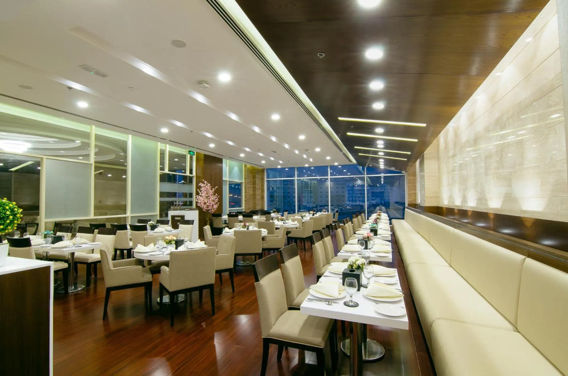 Restaurant/places to eat in Al Murooj Grand Hotel
